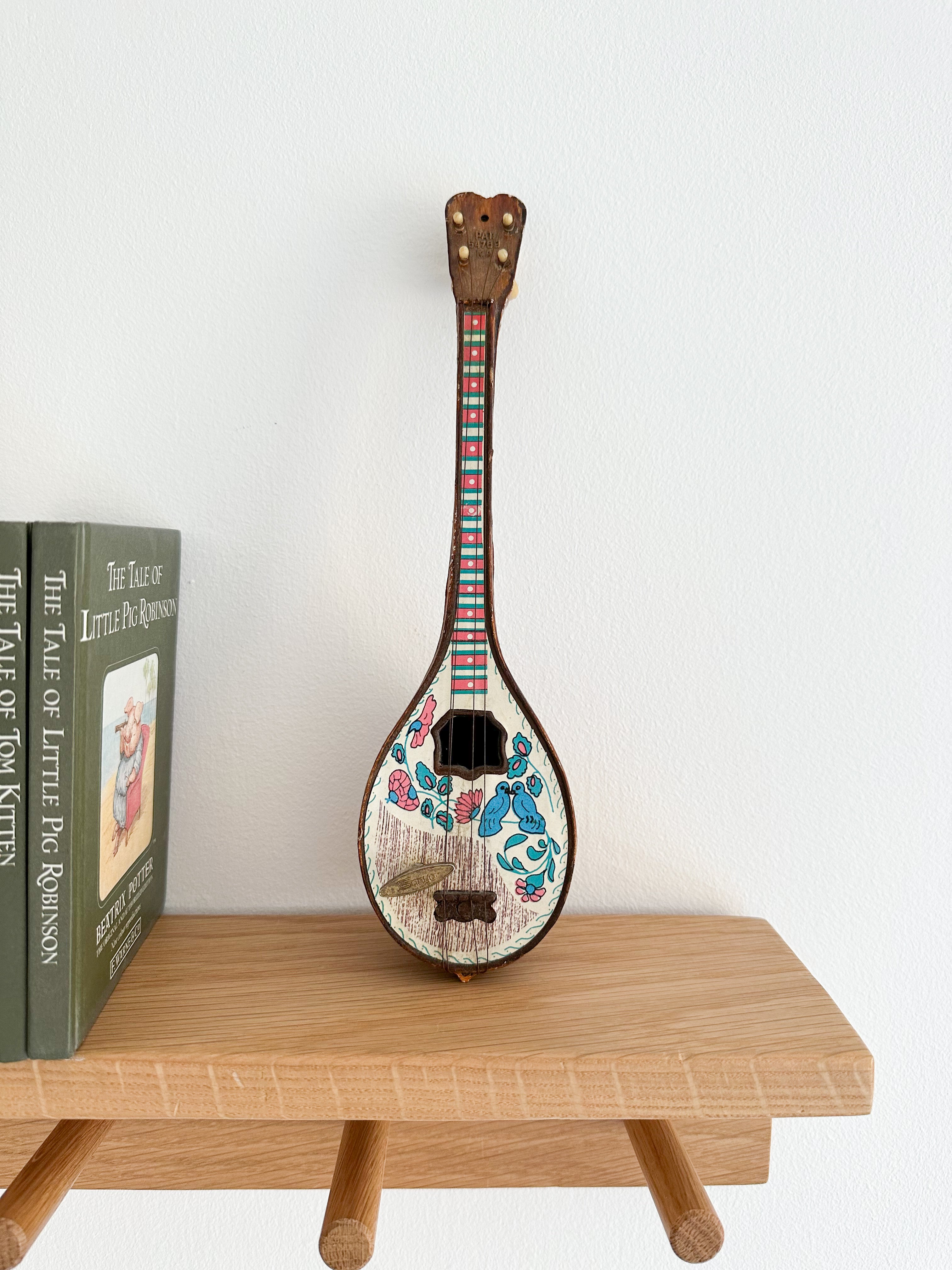 Vintage 1950s Japanese music box in the shape of a mandolin, by Sanyo - Moppet