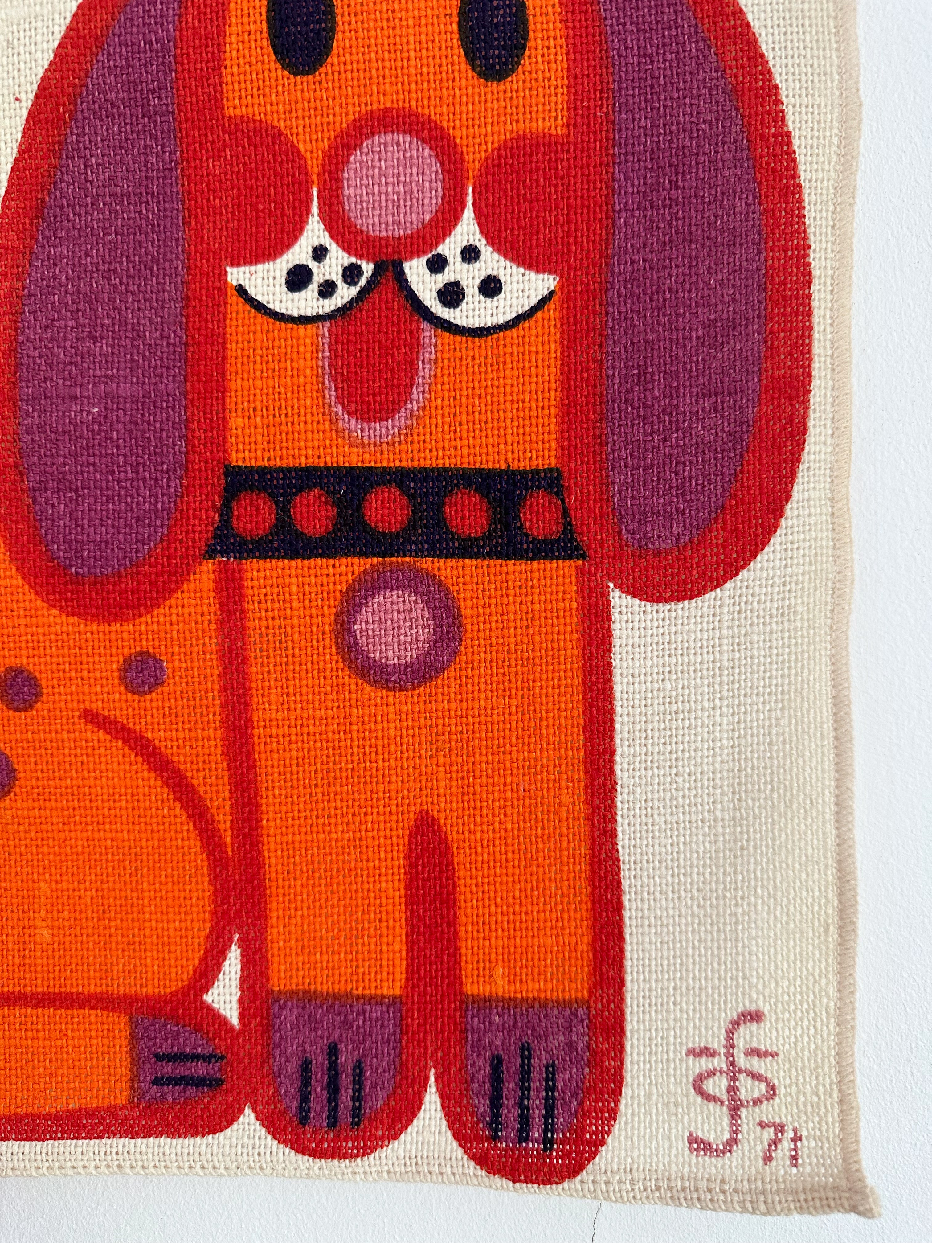 Vintage 1970s Danish dog height chart, hand-printed on linen and signed by the artist Hans Jürgen Schōbel for Södahl - Moppet