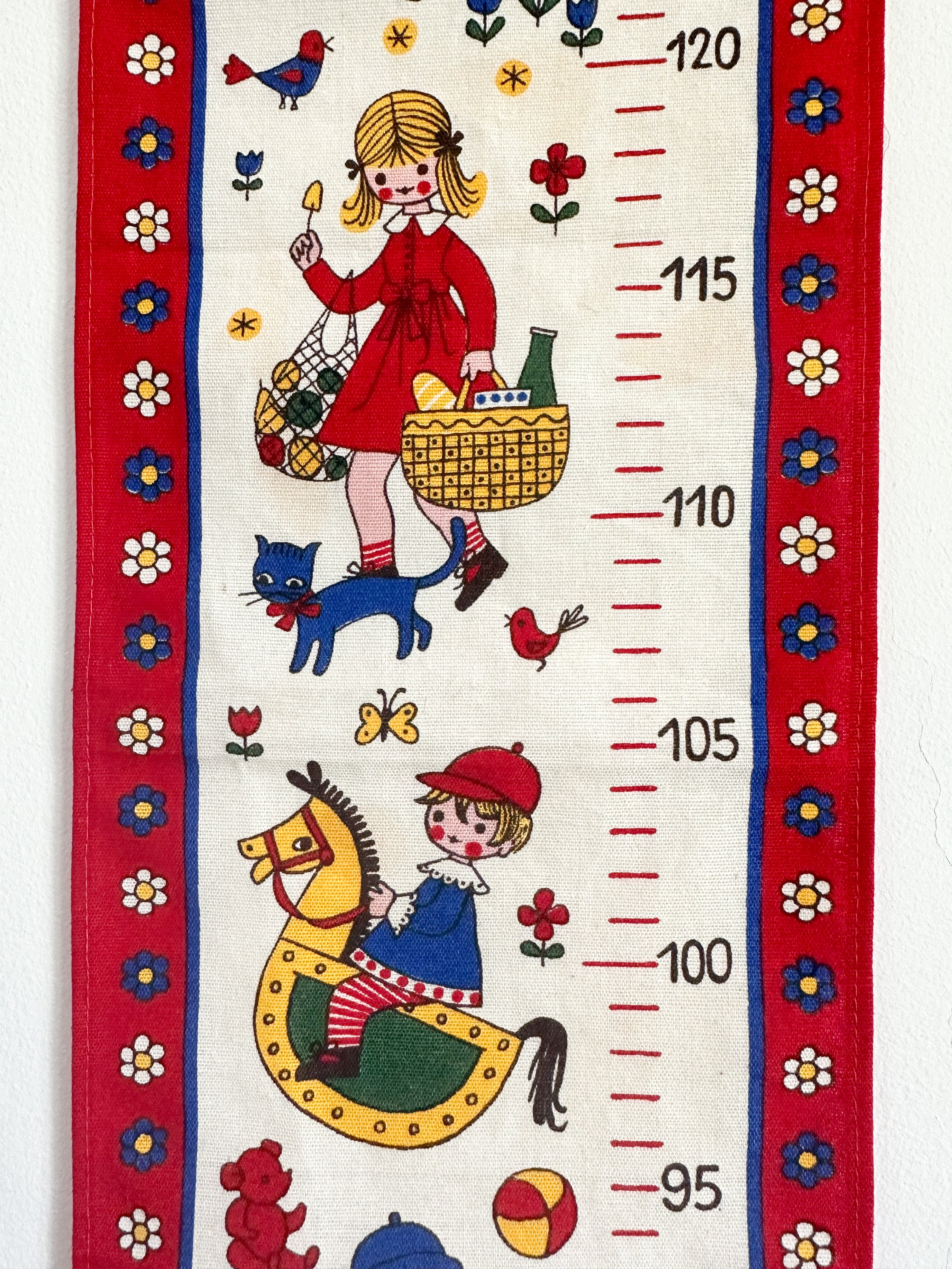 Vintage Dutch fabric/linen height chart / growth chart featuring children playing - Moppet
