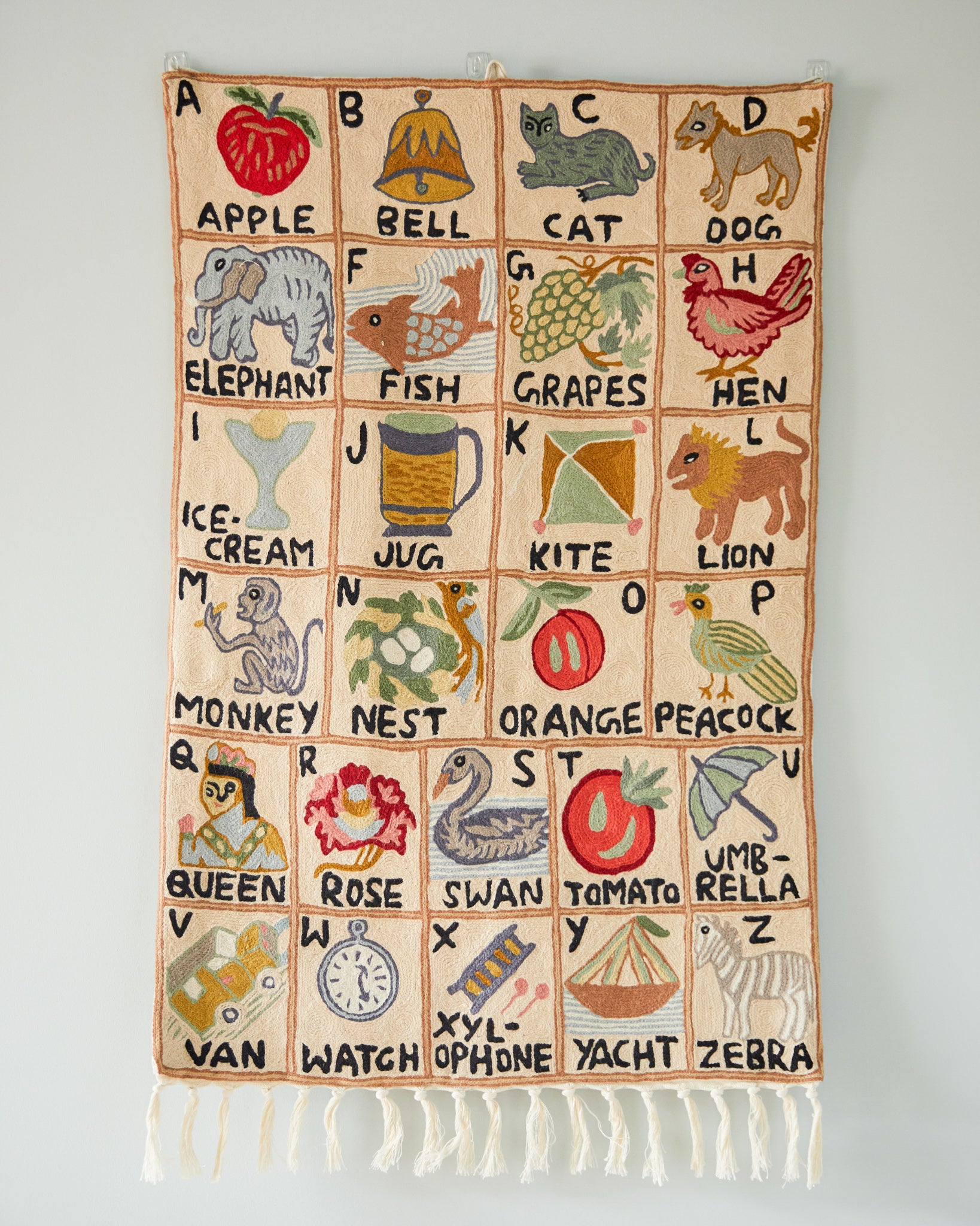 Alphabet tapestry, Suru (portrait)