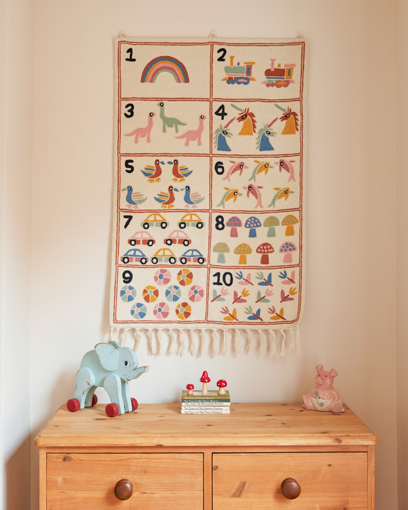 Numbers tapestry, Aru