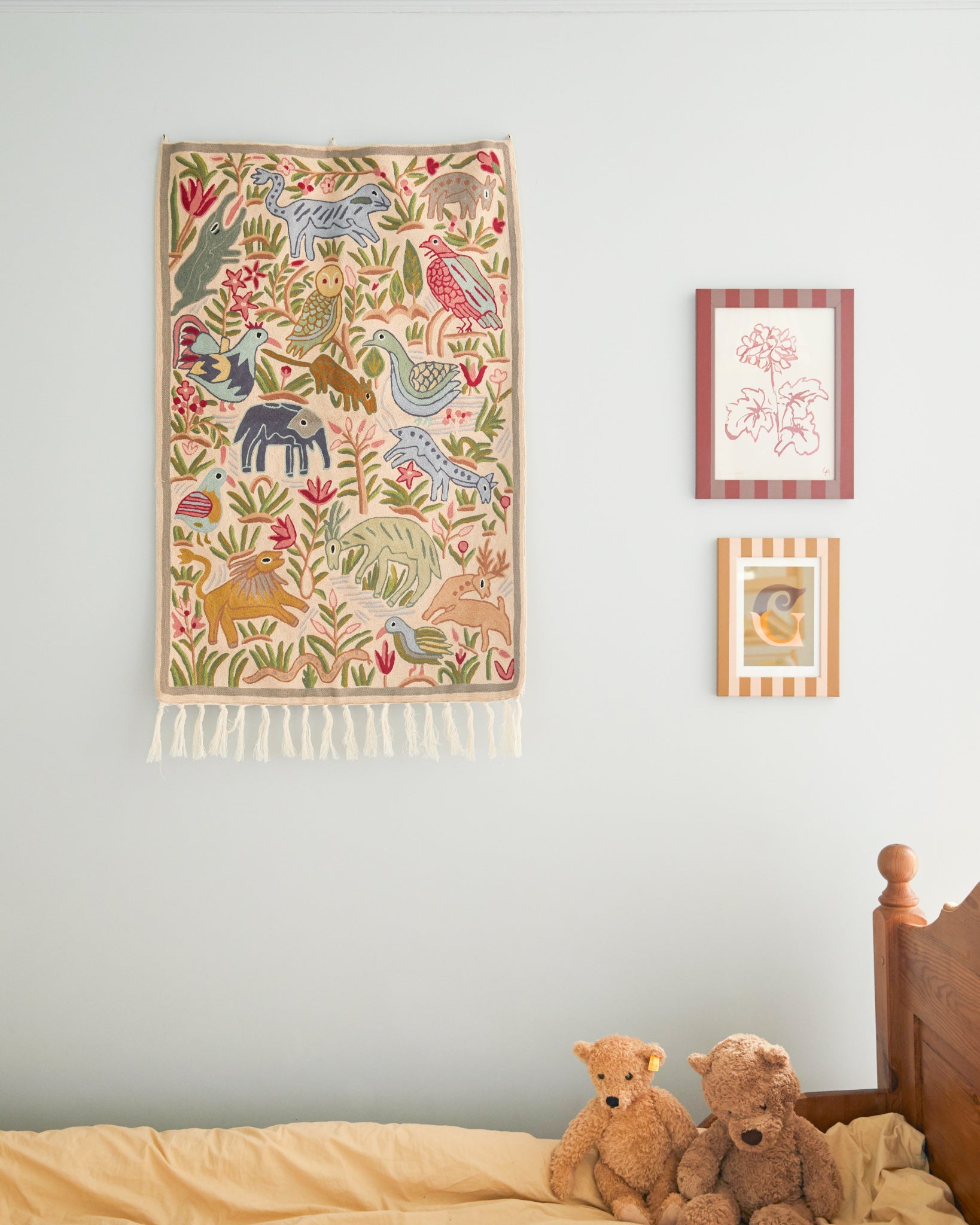 Jungle tapestry, Suru (portrait)