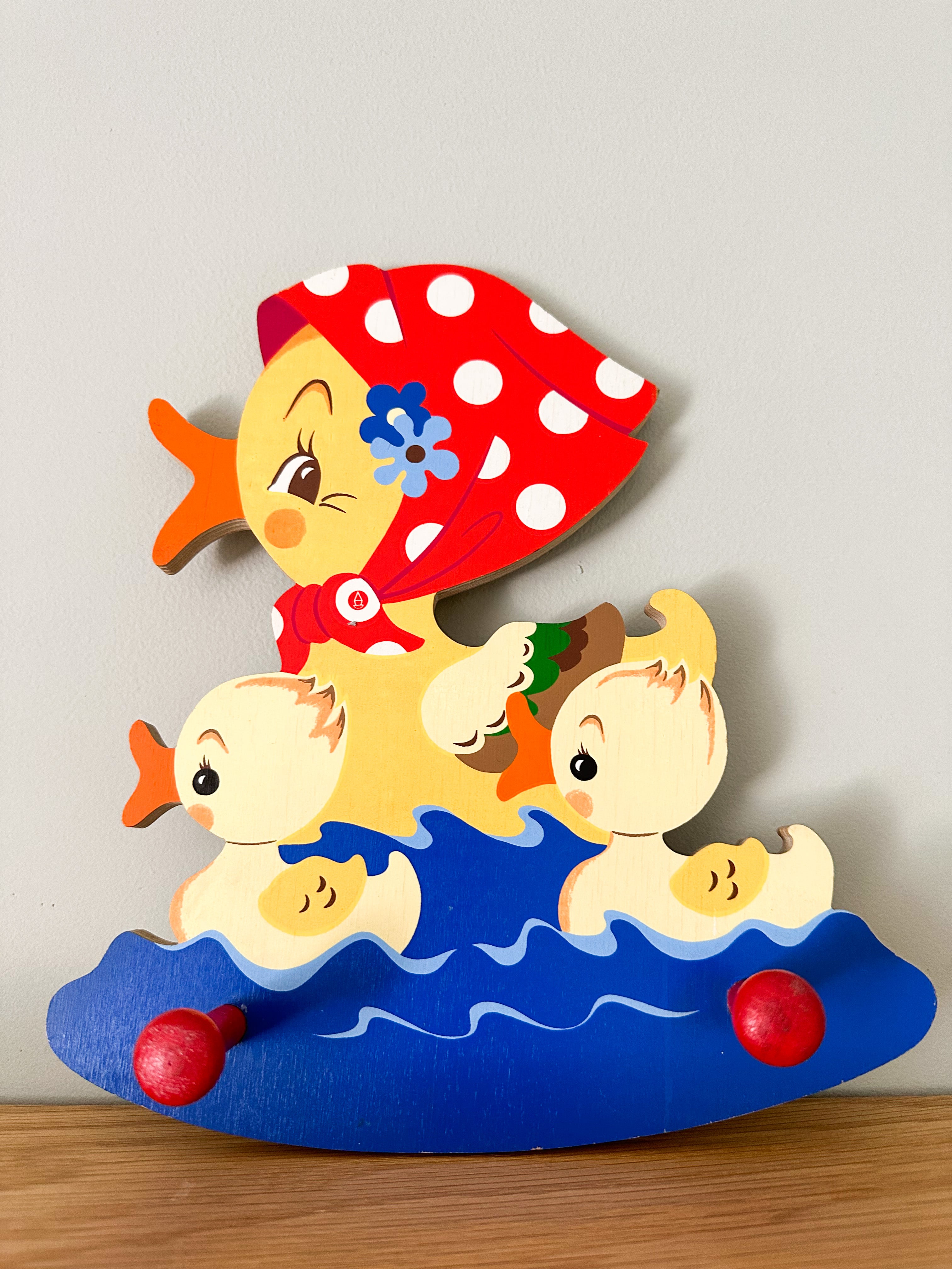 Vintage 1970s German wooden peg rail coat hook with mother duck and ducklings design, made by Mertens Kunst in 1971 - Moppet