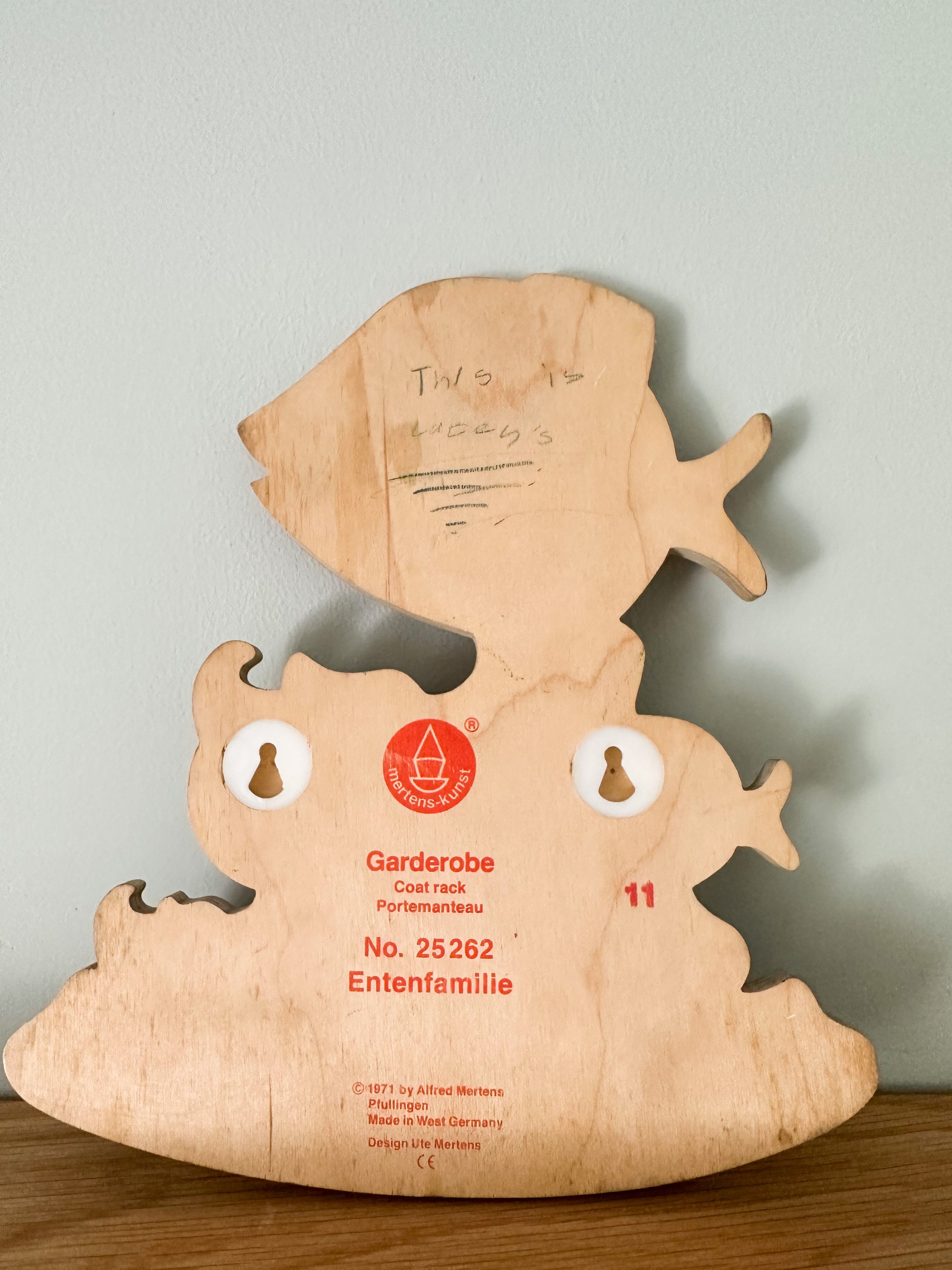Vintage 1970s German wooden peg rail coat hook with mother duck and ducklings design, made by Mertens Kunst in 1971 - Moppet