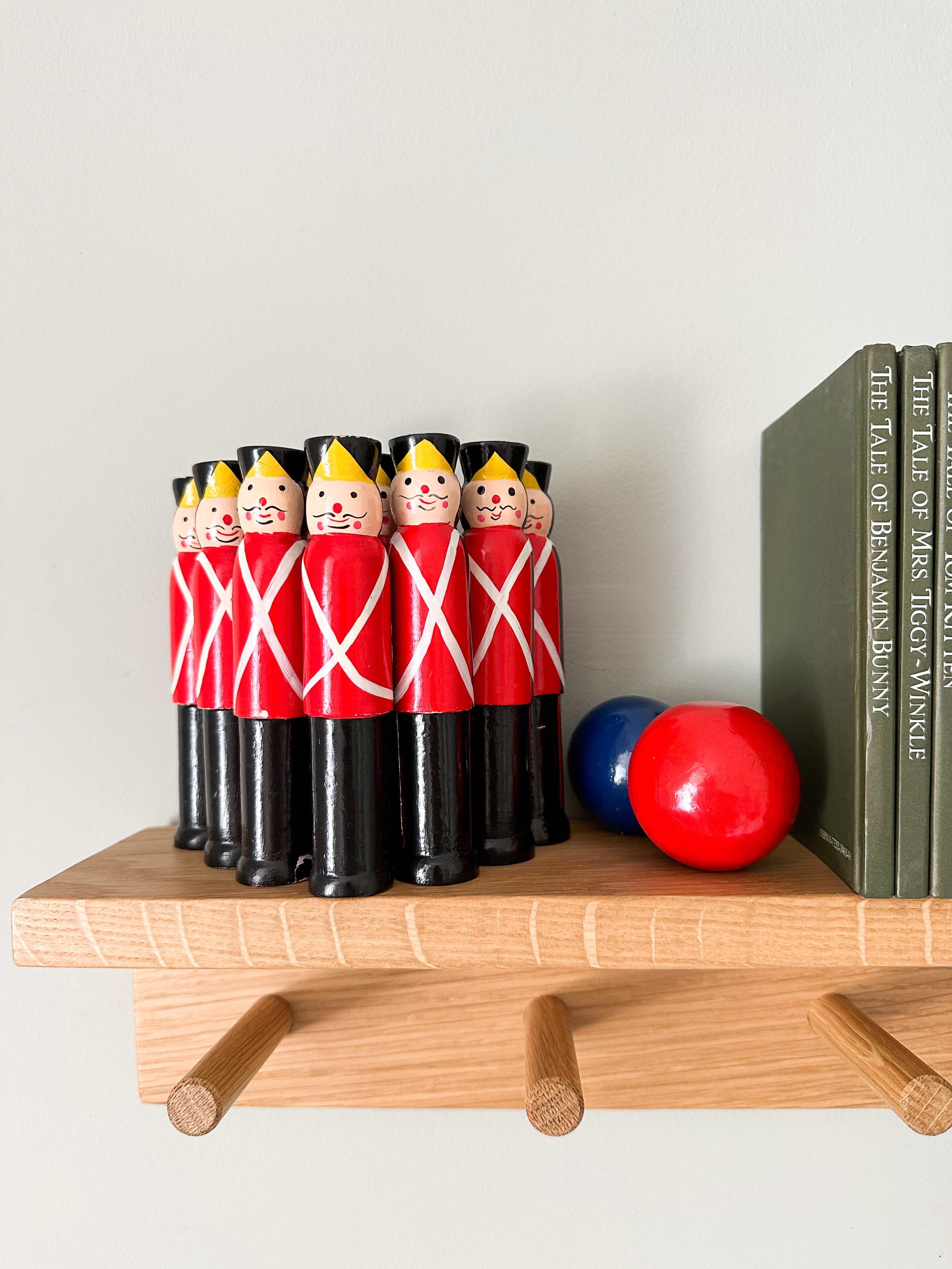 Vintage wooden soldier skittles and balls - Moppet