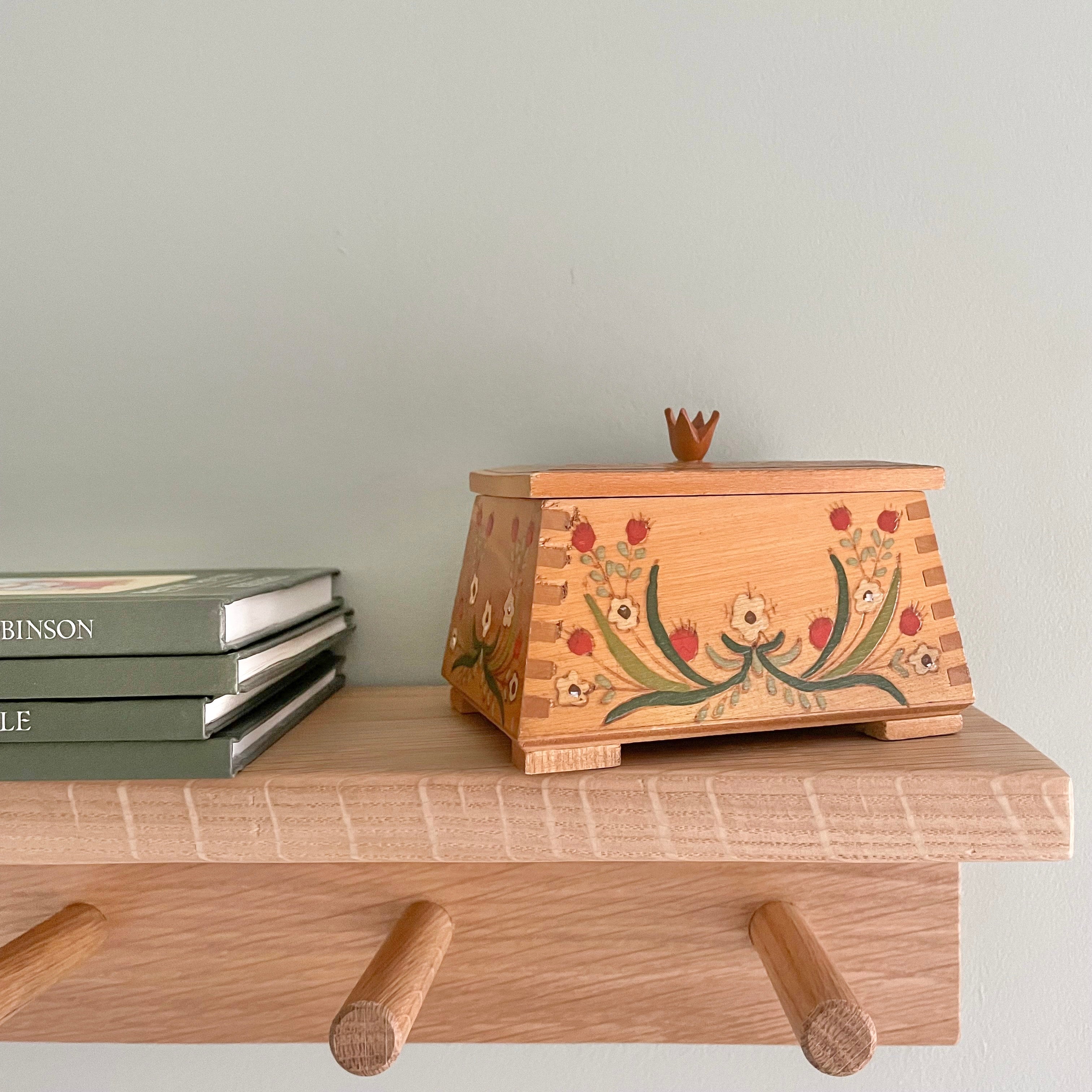 Vintage wooden handmade folk art jewellery box or trinket box - Moppet