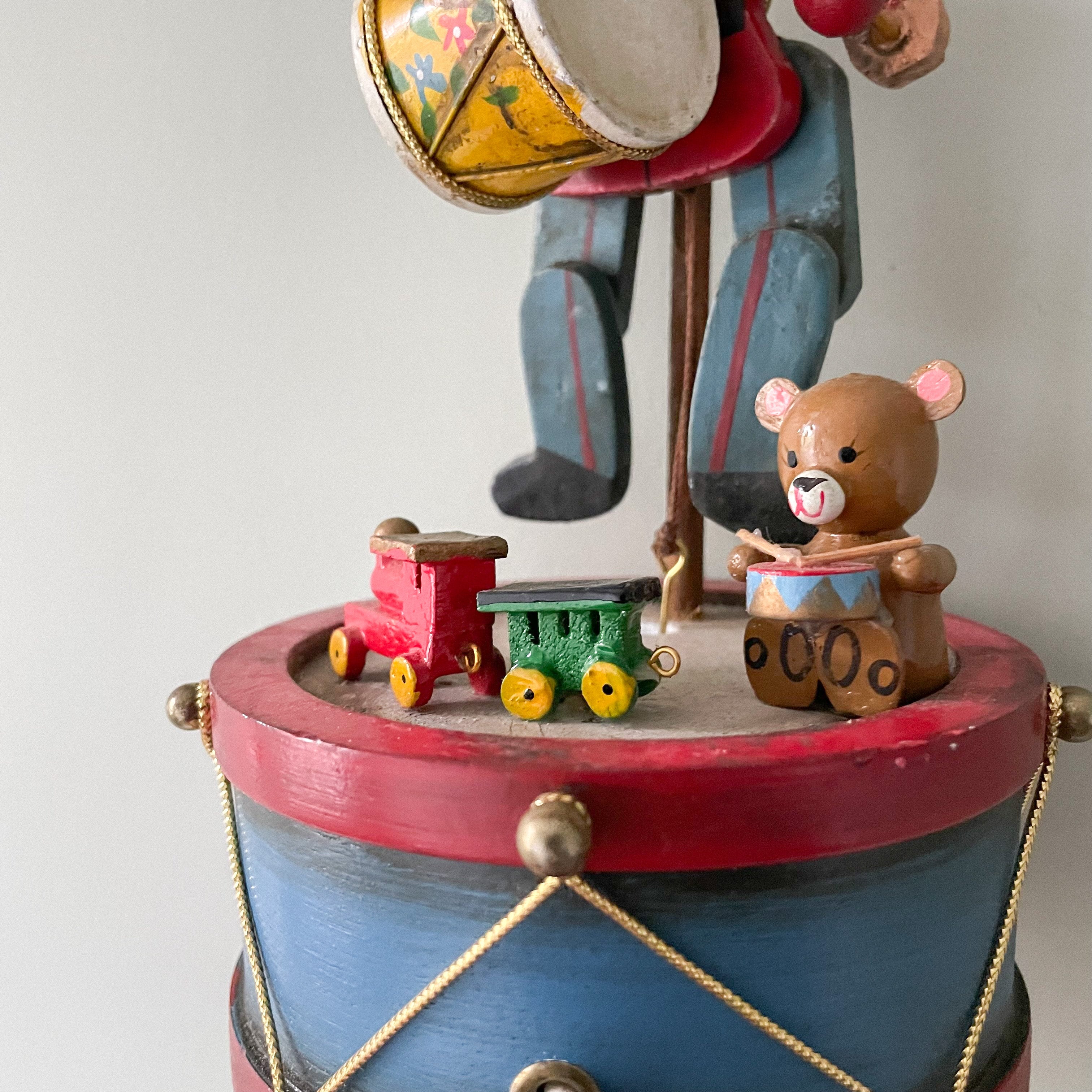 Vintage wooden music box with articulated drumming soldier, by Enesco - Moppet