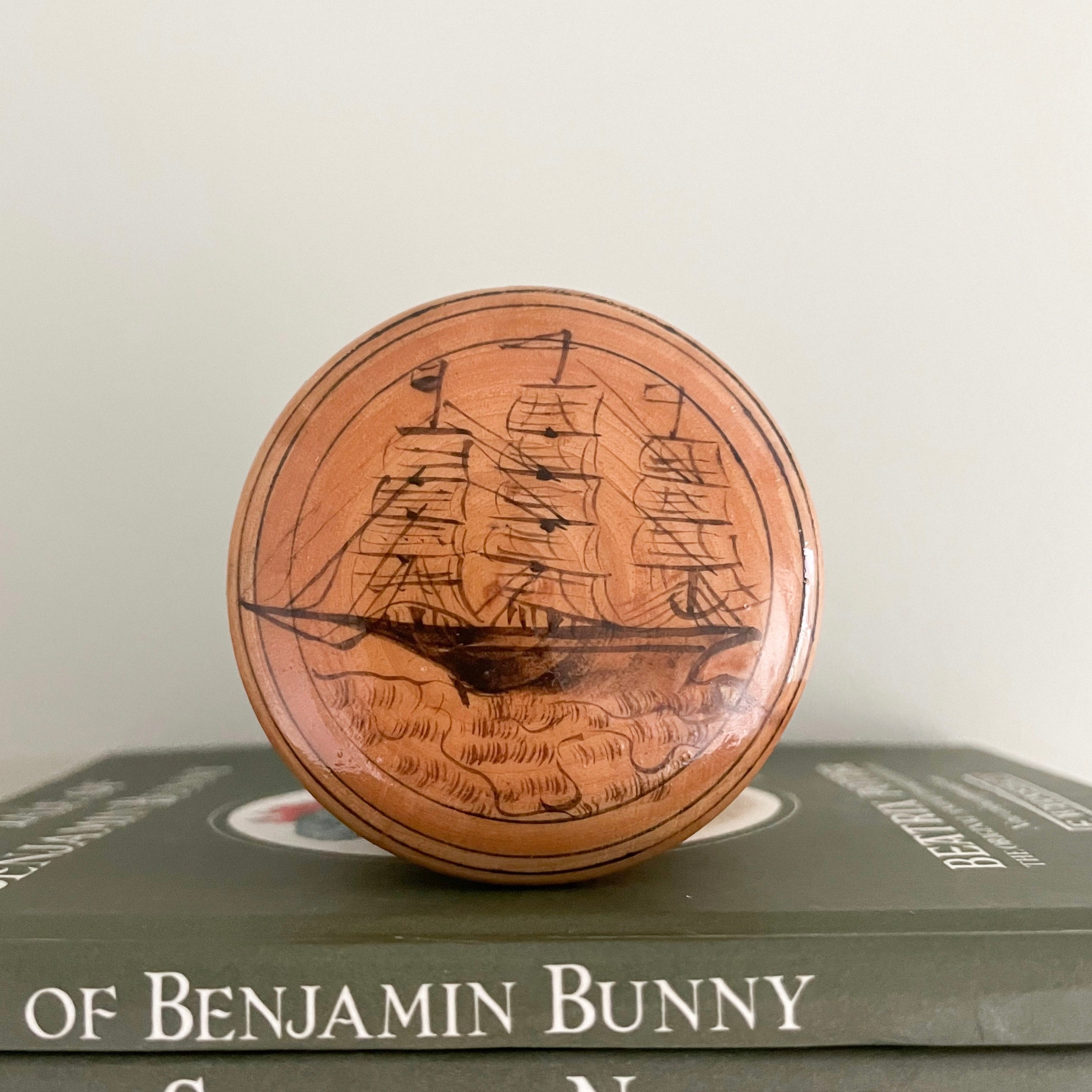 Vintage bamboo money box / piggy bank with hand-painted ship design - Moppet