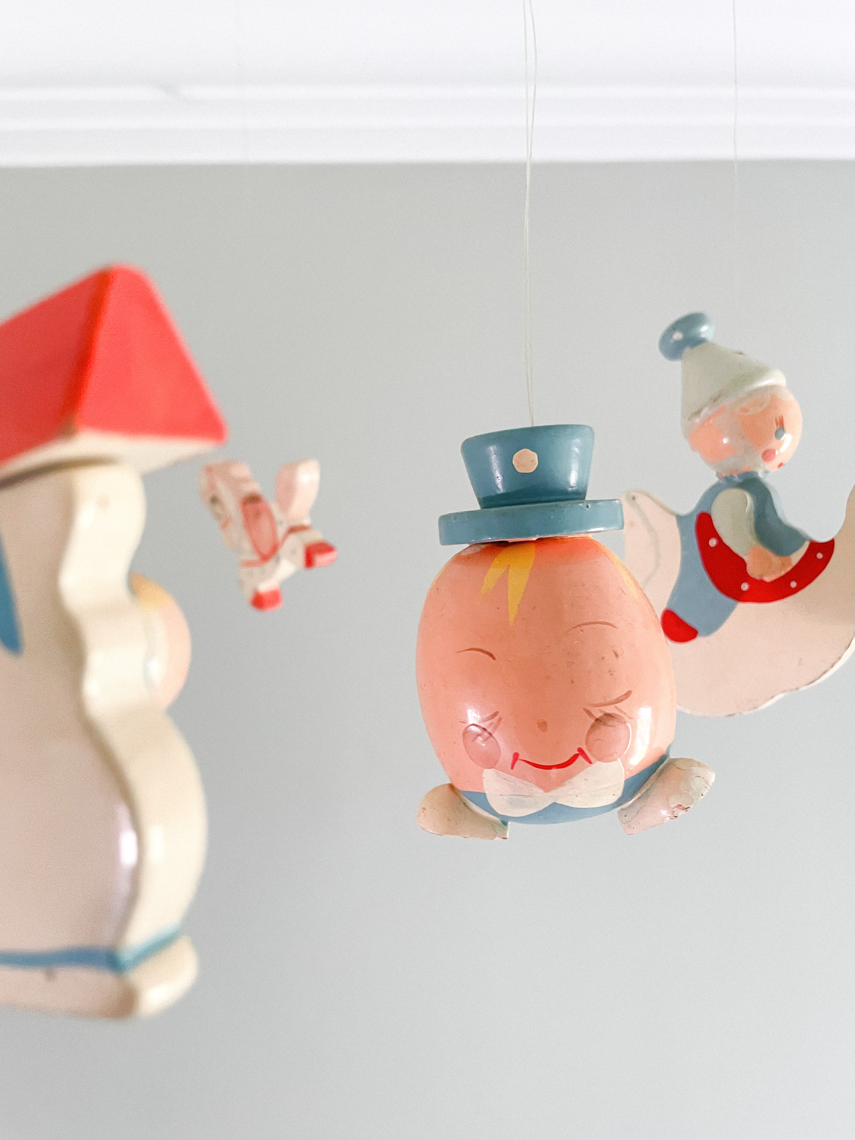 Vintage 1950s wooden mobile, Hey Diddle Diddle - Moppet