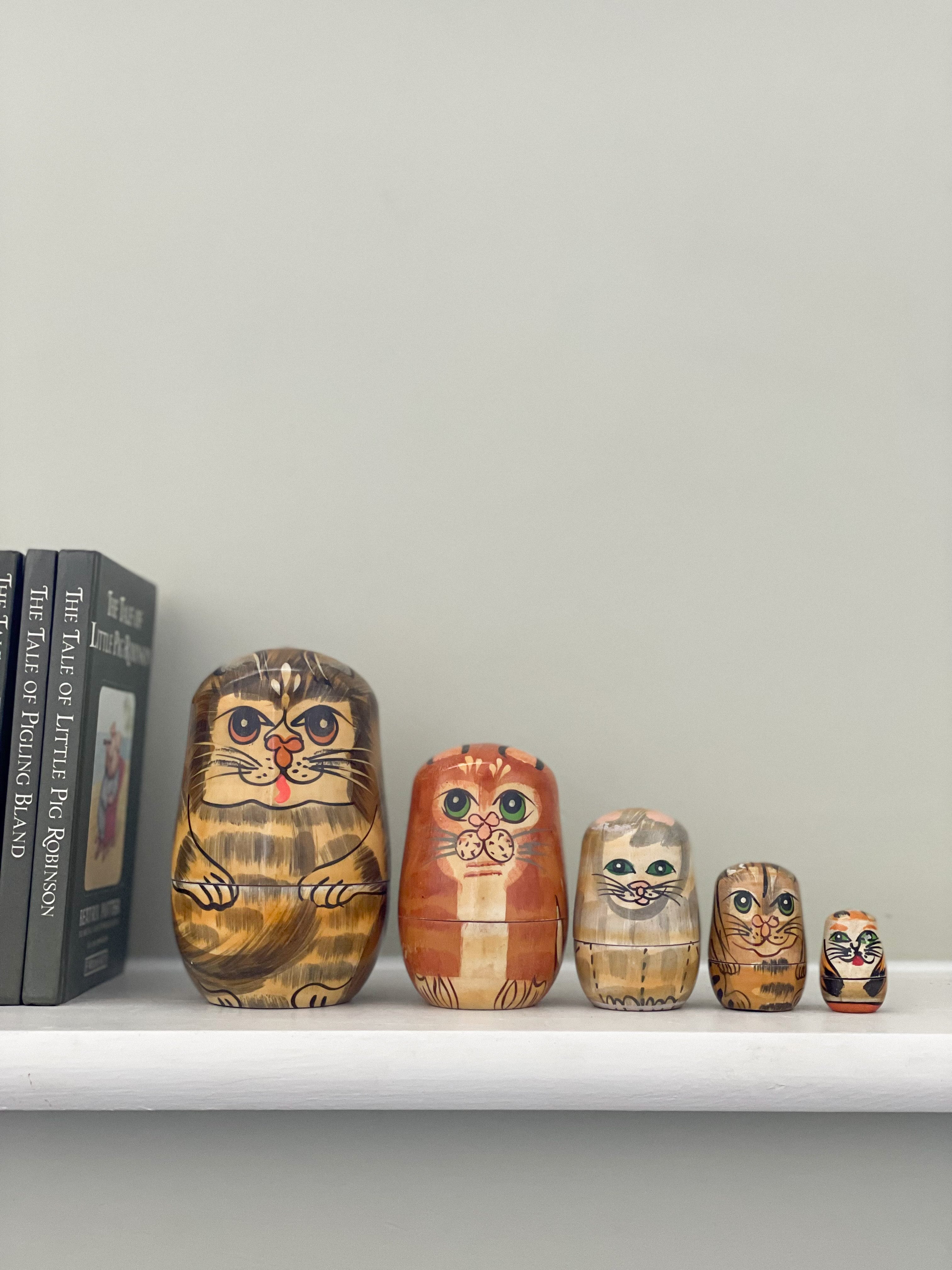 Vintage wooden nesting cat Matryoshka dolls - Moppet