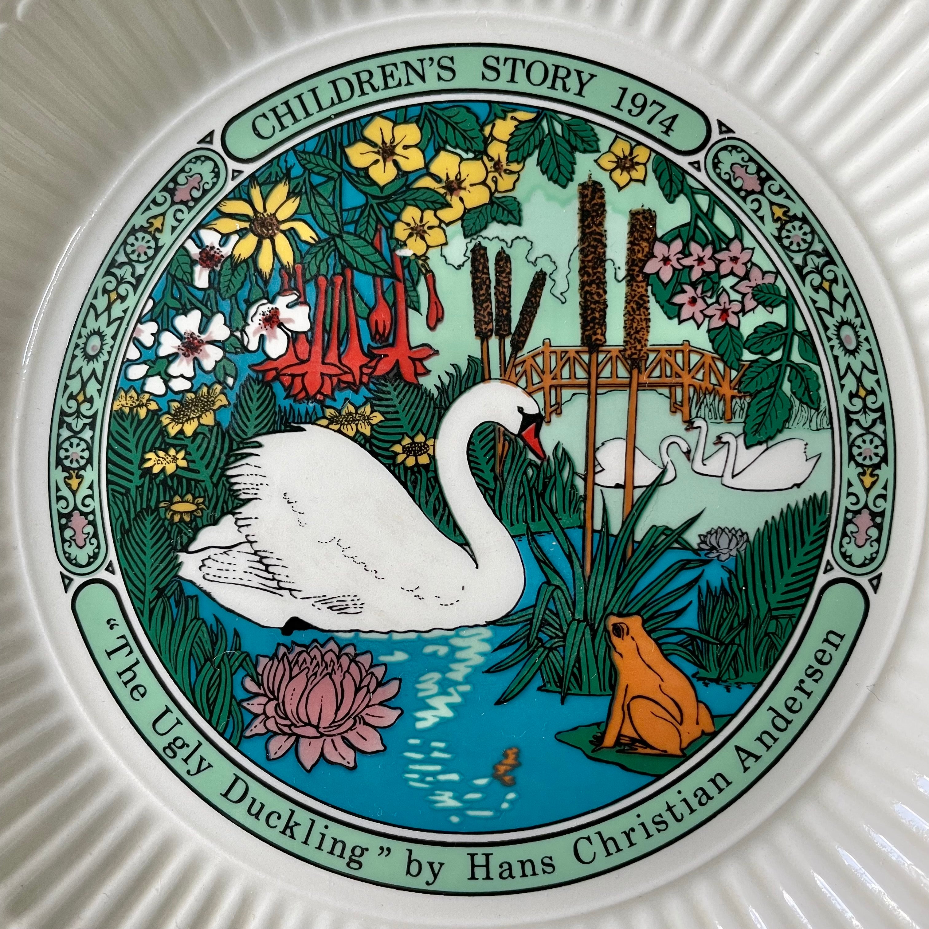 Vintage porcelain decorative children’s story plates by Wedgewood, dated 1973, 1974 and 1975 - Moppet