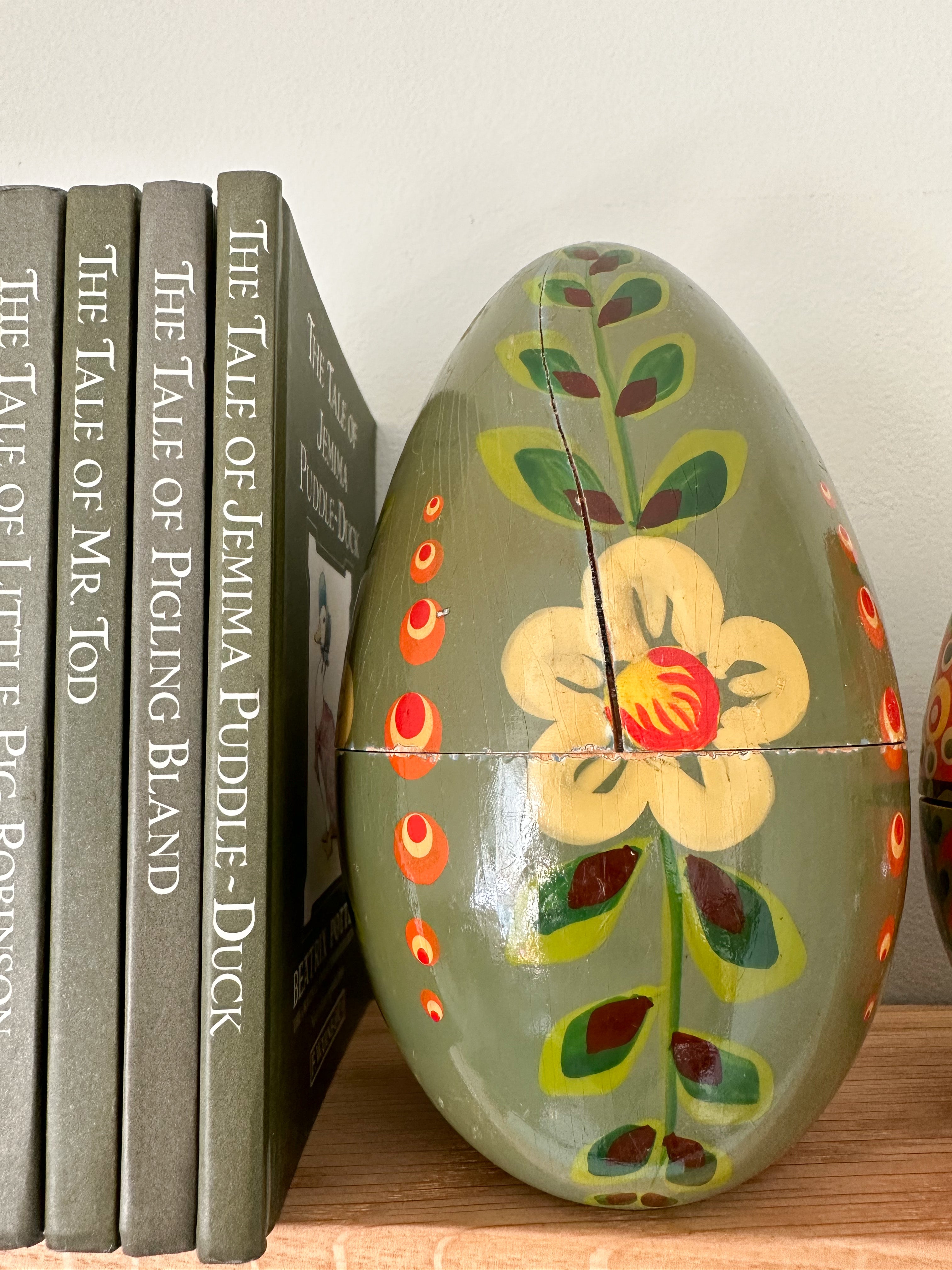 Vintage 1970s wooden nesting Easter eggs - Moppet