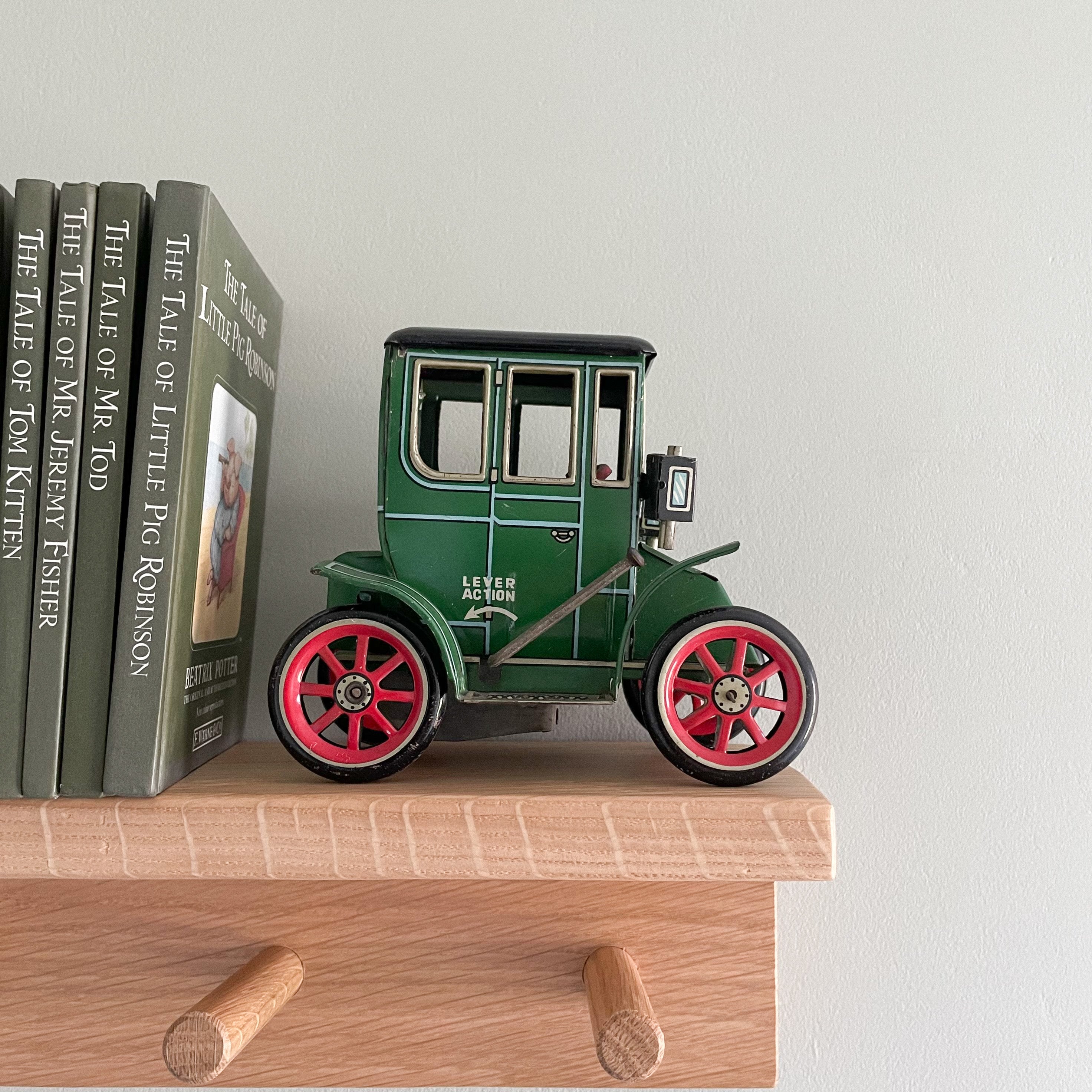 Vintage 1950s tinplate green car, by Modern Toys, made in Japan - Moppet