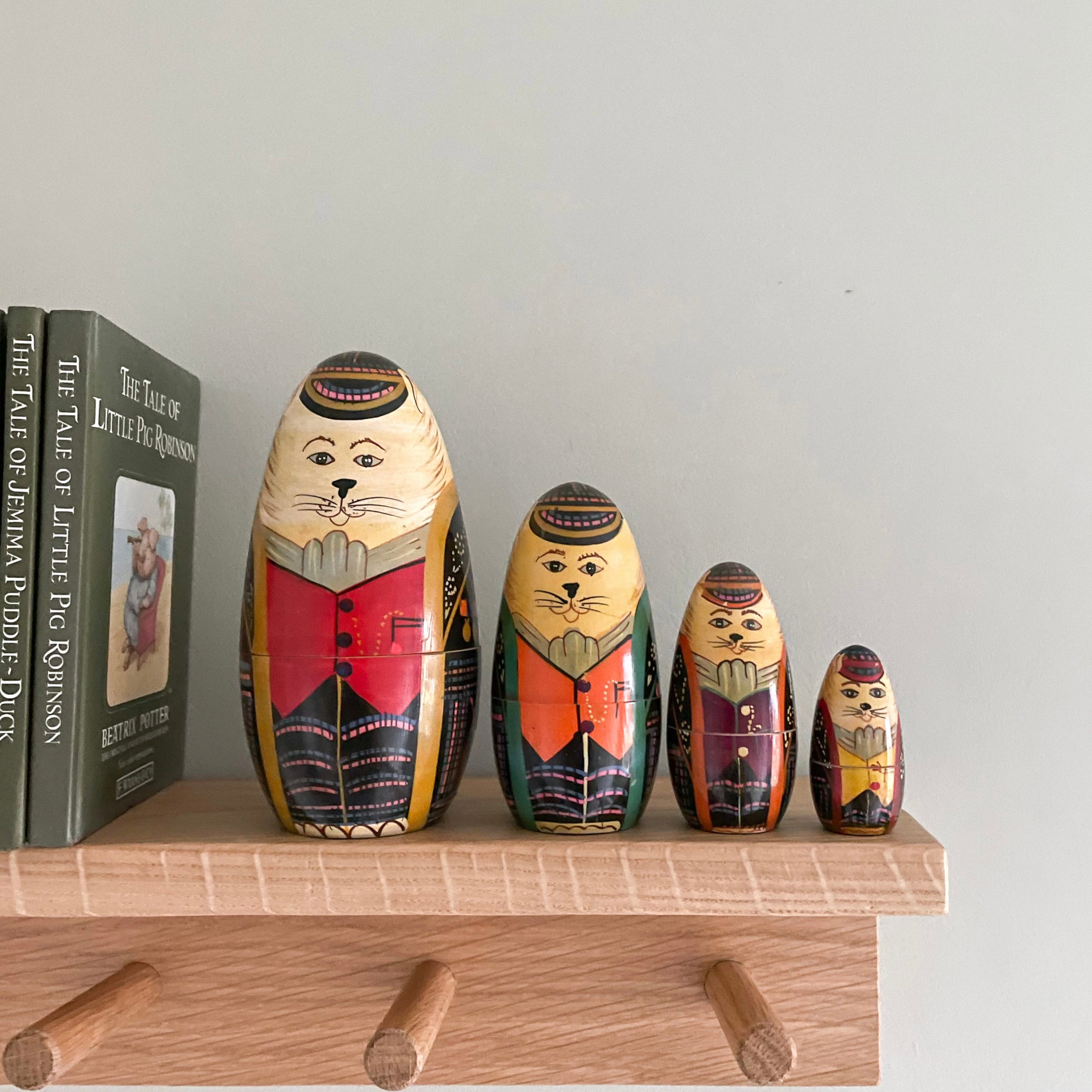 Vintage wooden nesting cats Russian Matryoshka dolls - Moppet