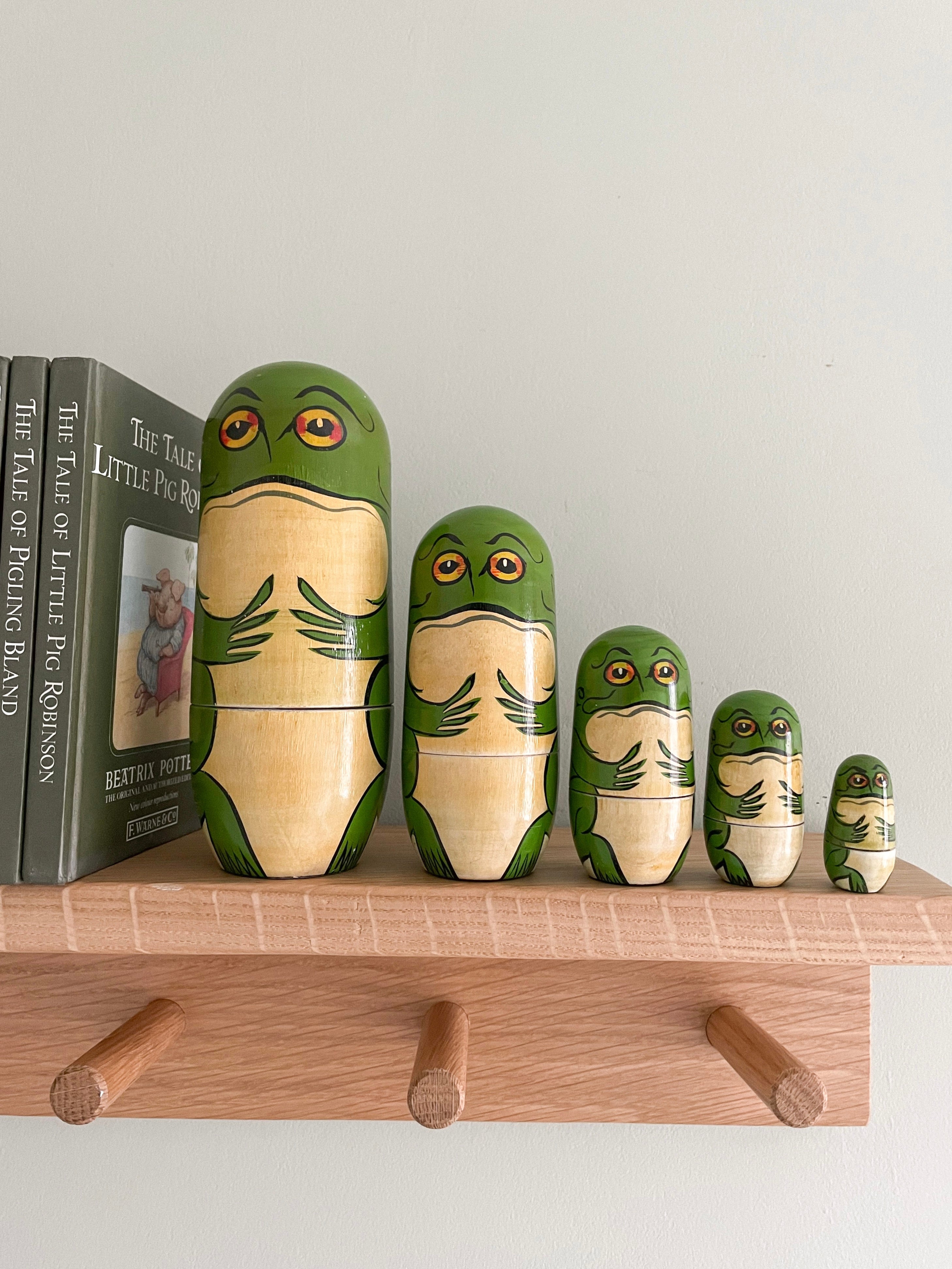 Vintage wooden frog nesting dolls - Moppet