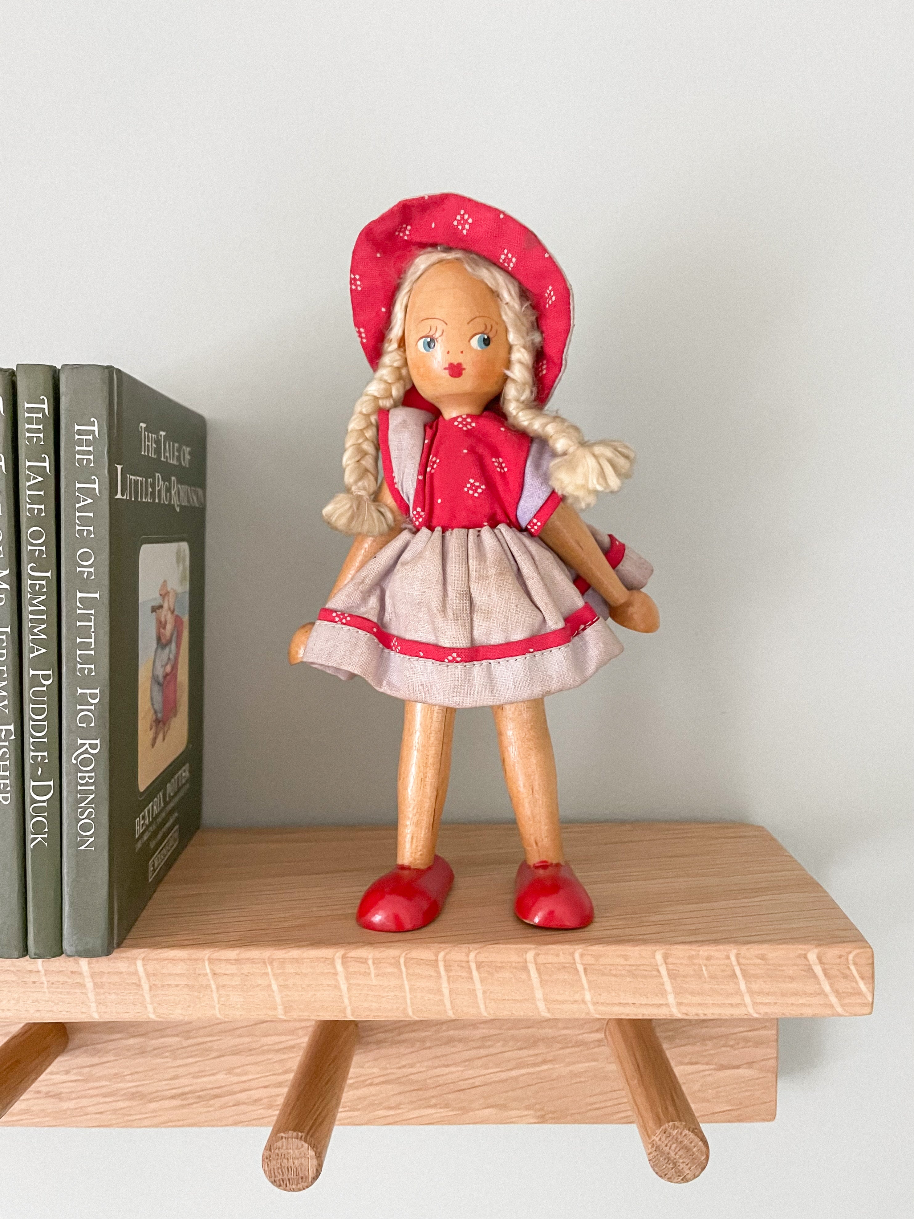 Vintage 1950s Polish wooden hand-painted Joli peg doll - Moppet
