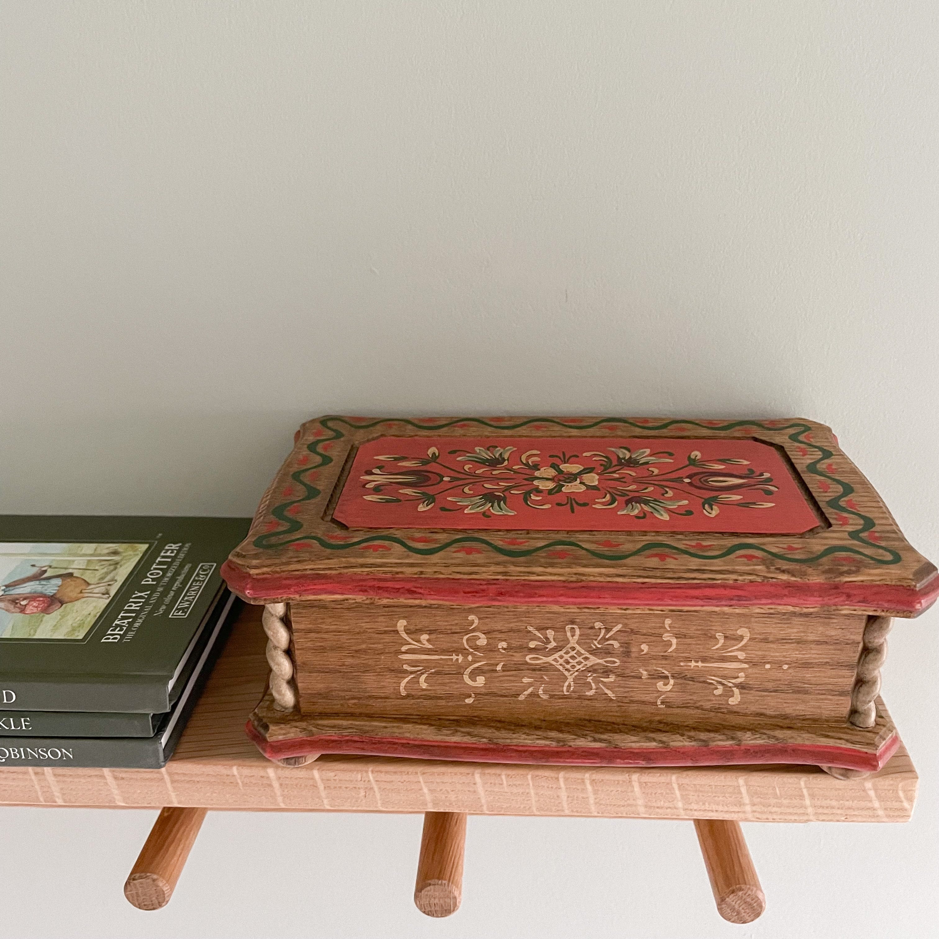 Vintage 1950s Italian hand-carved and painted floral wooden music box - Moppet