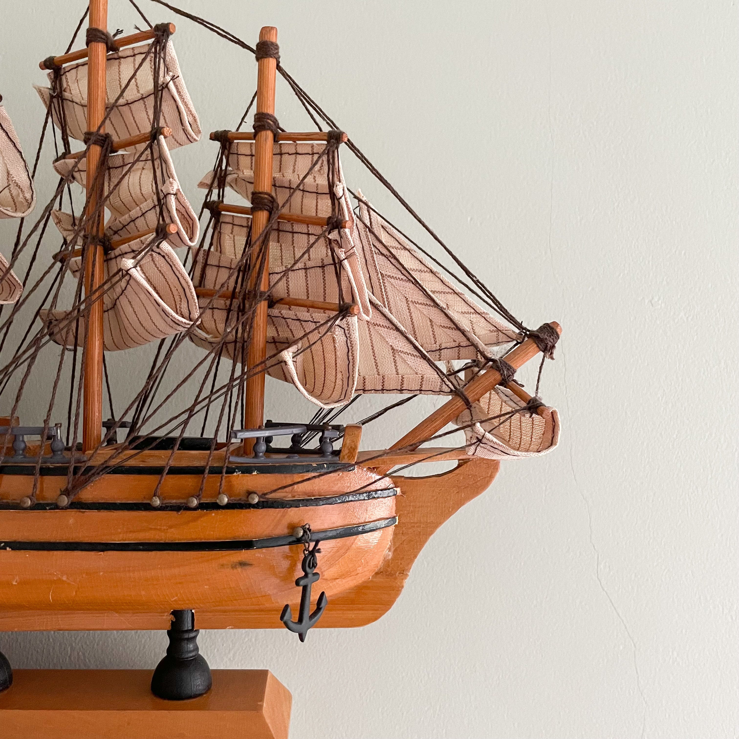 Vintage wooden model sailing ship ‘HMS Victory’ - Moppet