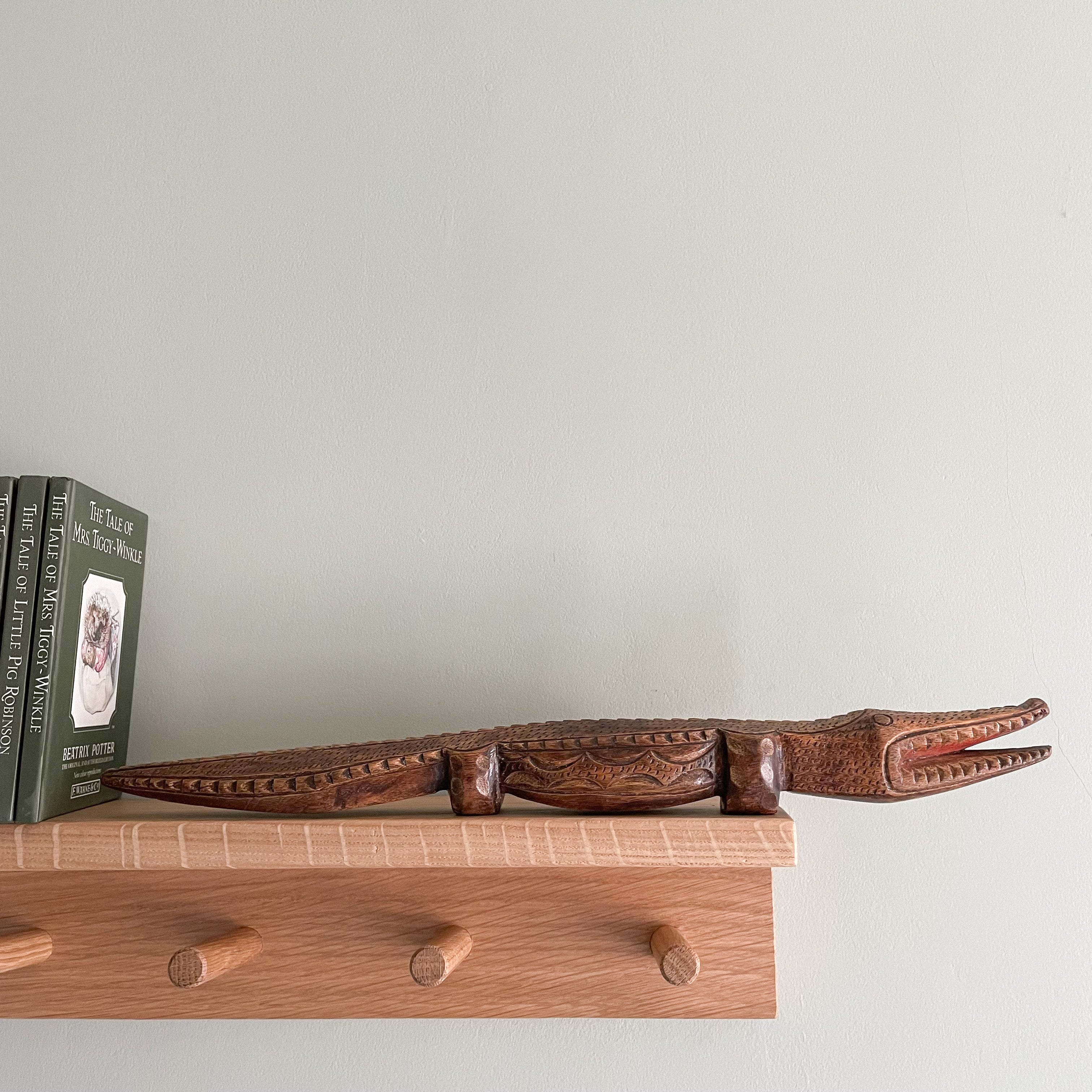 Vintage hand-carved wooden crocodile - Moppet