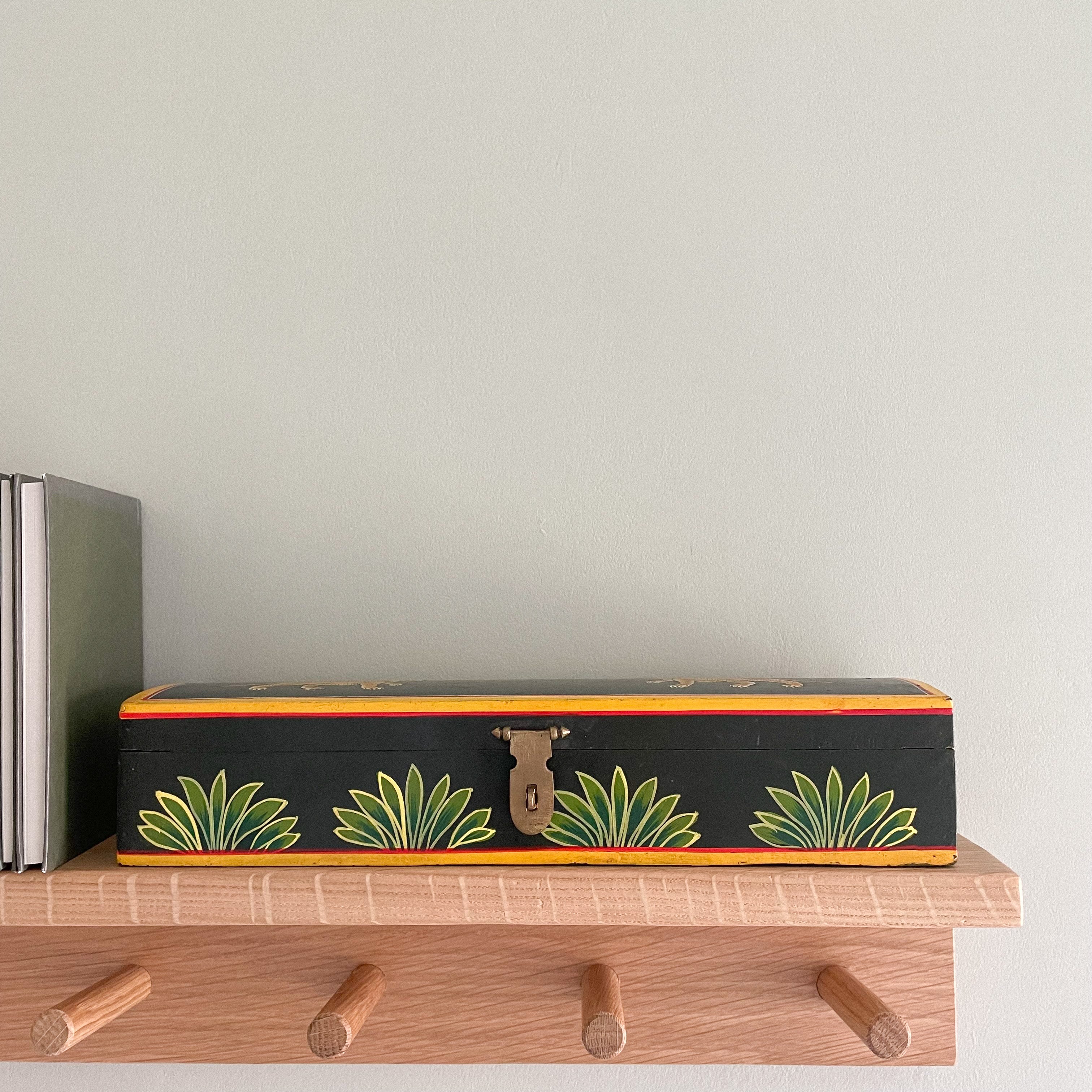 Vintage hand-painted wooden pencil box or jewellery box with tiger motif - Moppet