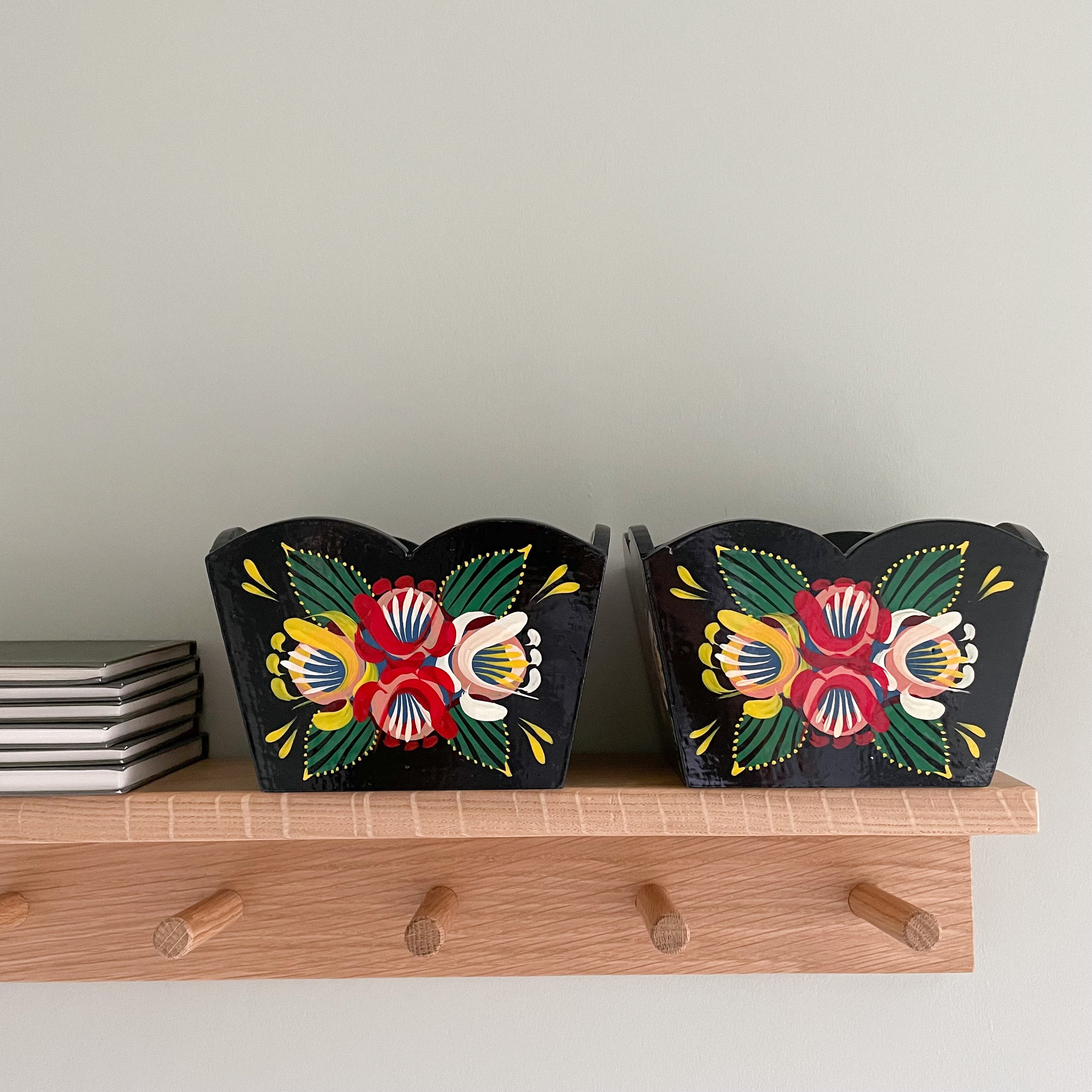 Hand painted floral Bargeware storage pots with scalloped edge, sold separately - Moppet