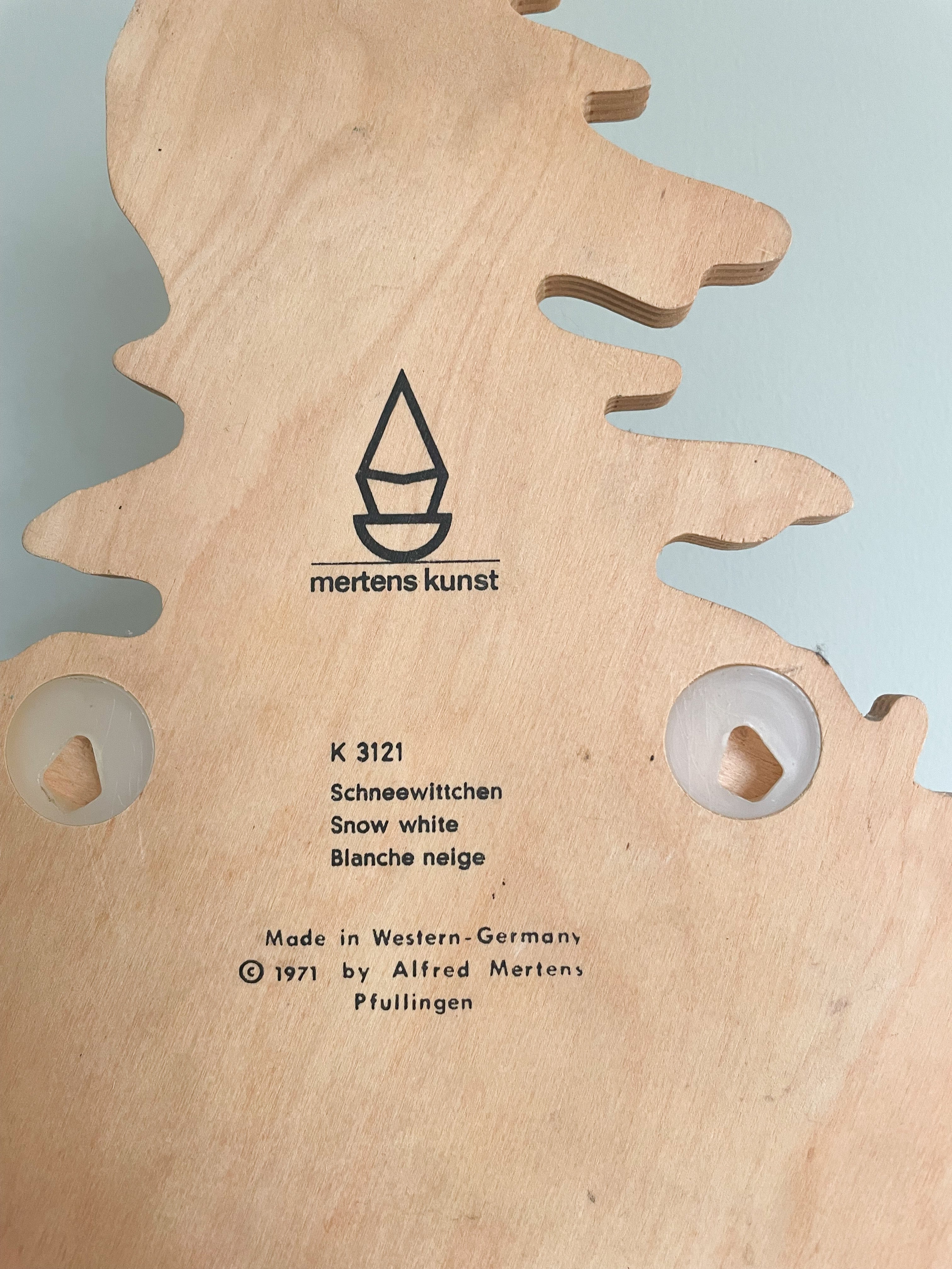 Vintage 1970s German wooden peg rail coat hook with Snow White design, by Mertens Kunst - Moppet