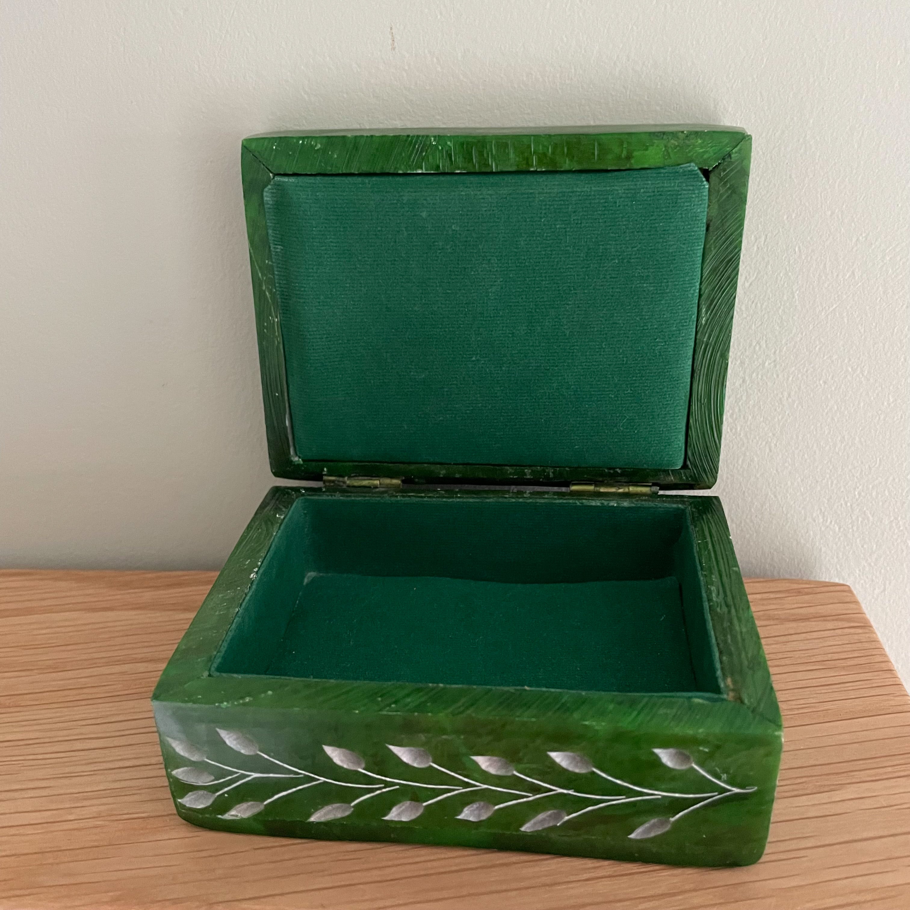 Vintage Indian hand-carved soapstone trinket box - Moppet