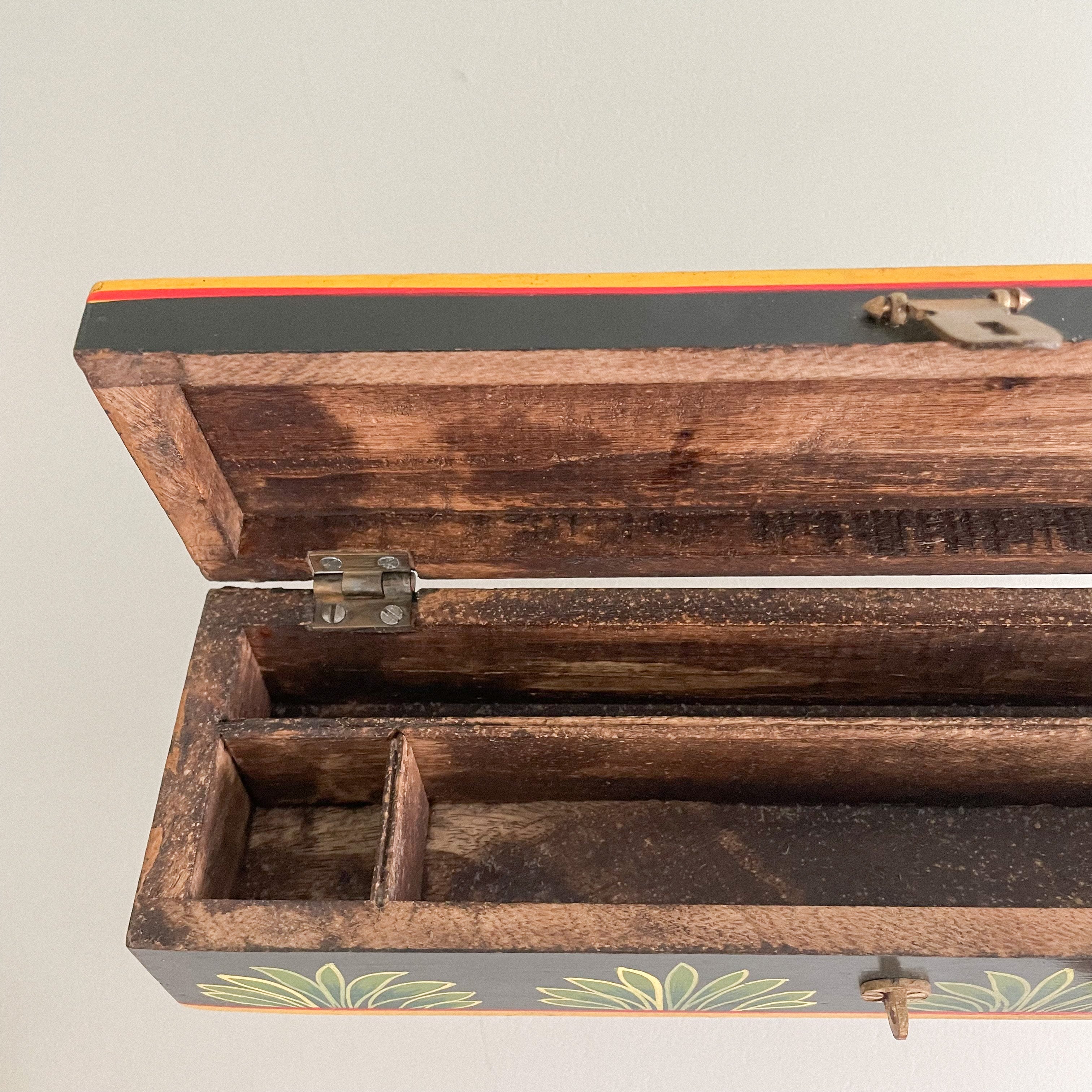 Vintage hand-painted wooden pencil box or jewellery box with tiger motif - Moppet