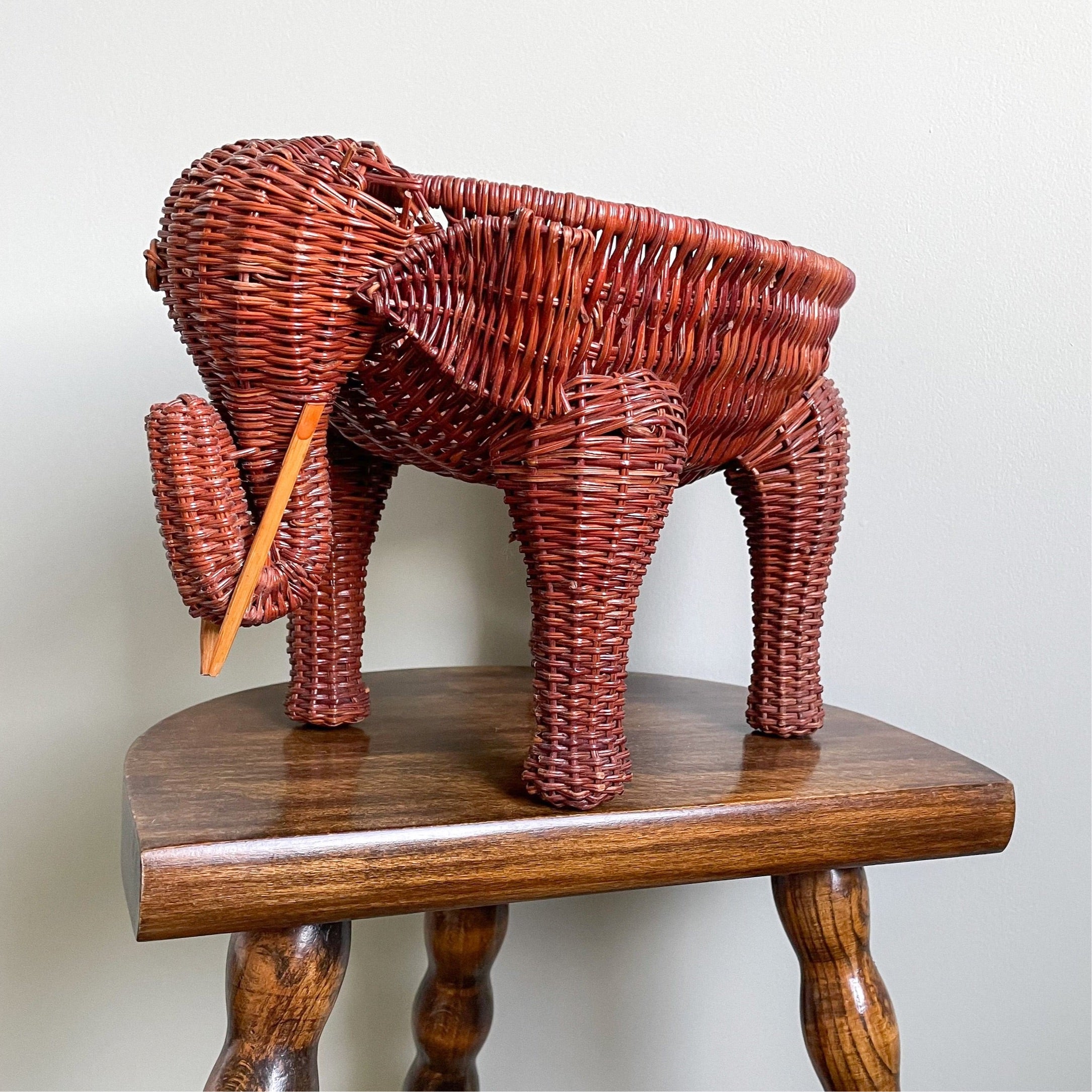 Vintage wicker elephant basket - Moppet