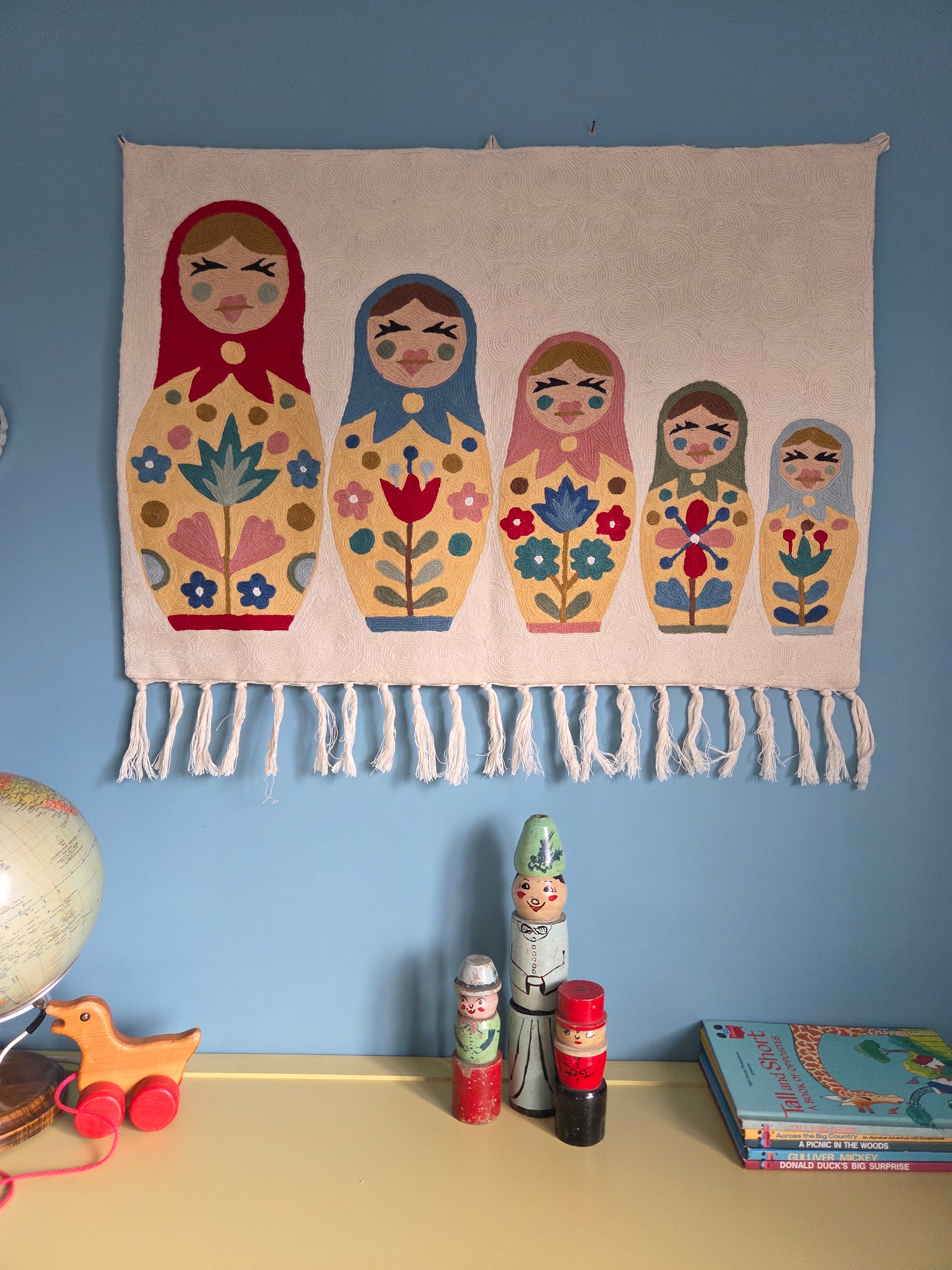 Russian Dolls tapestry, Sumbal