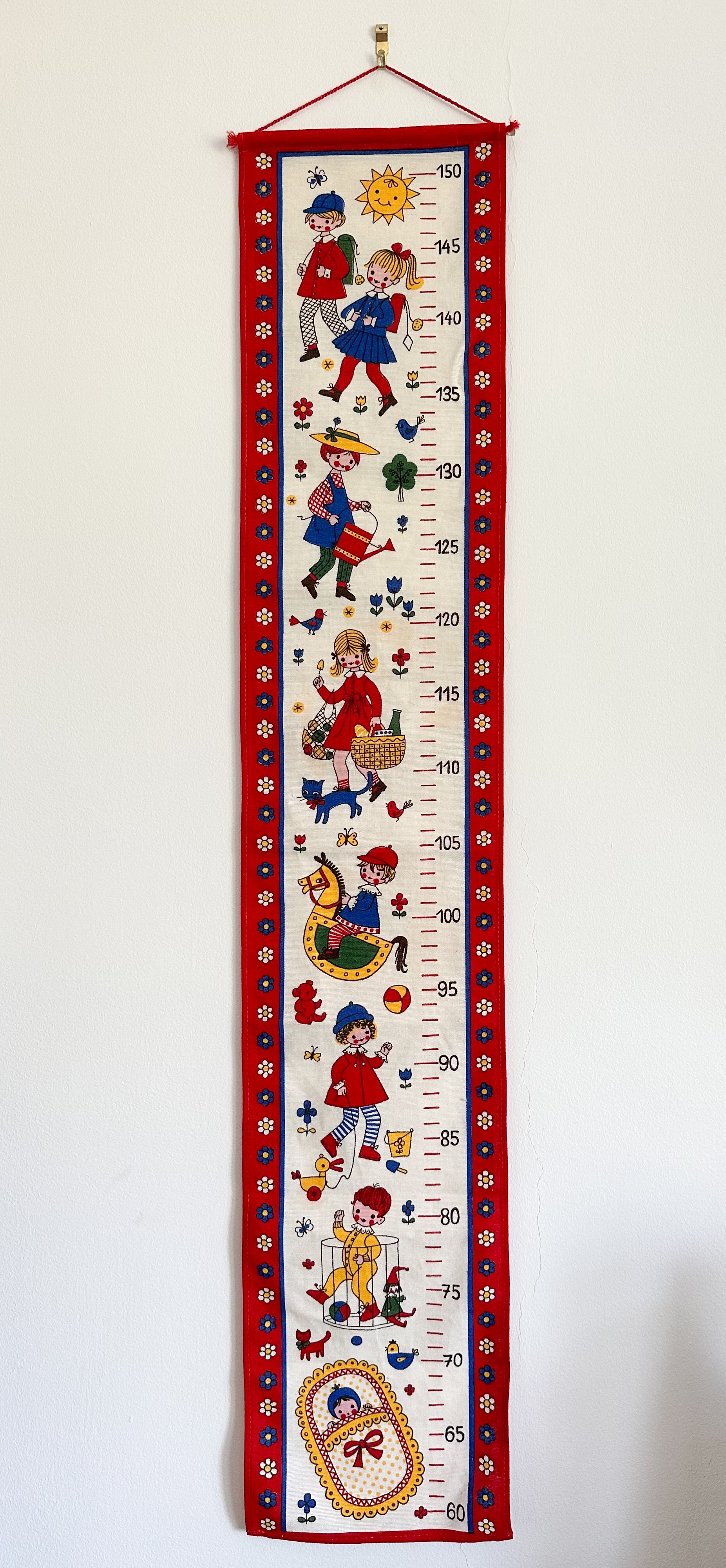 Vintage Dutch fabric/linen height chart / growth chart featuring children playing - Moppet