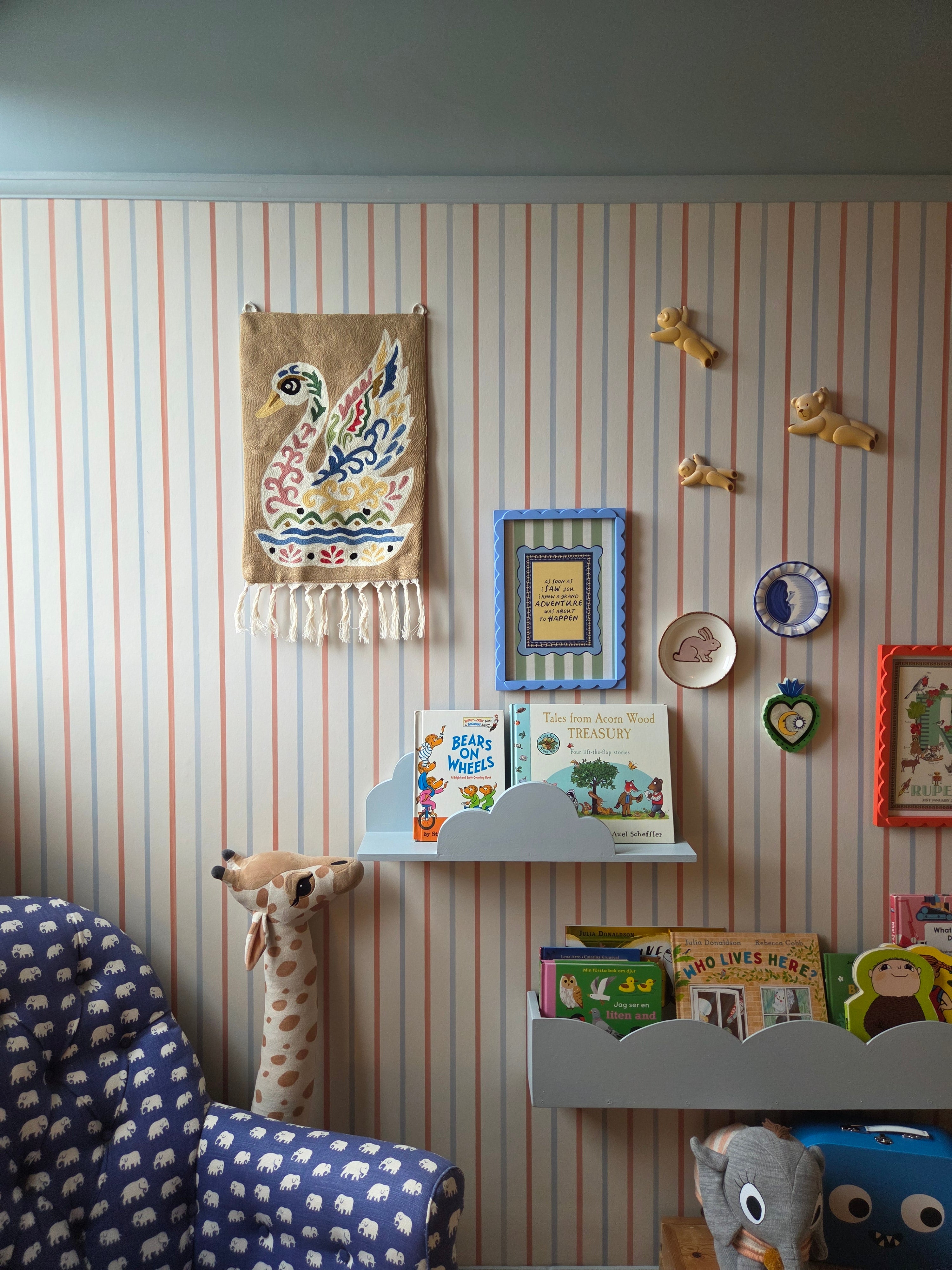 Handmade folk art Swan crewel wall hanging tapestry | Sumbal - Moppet