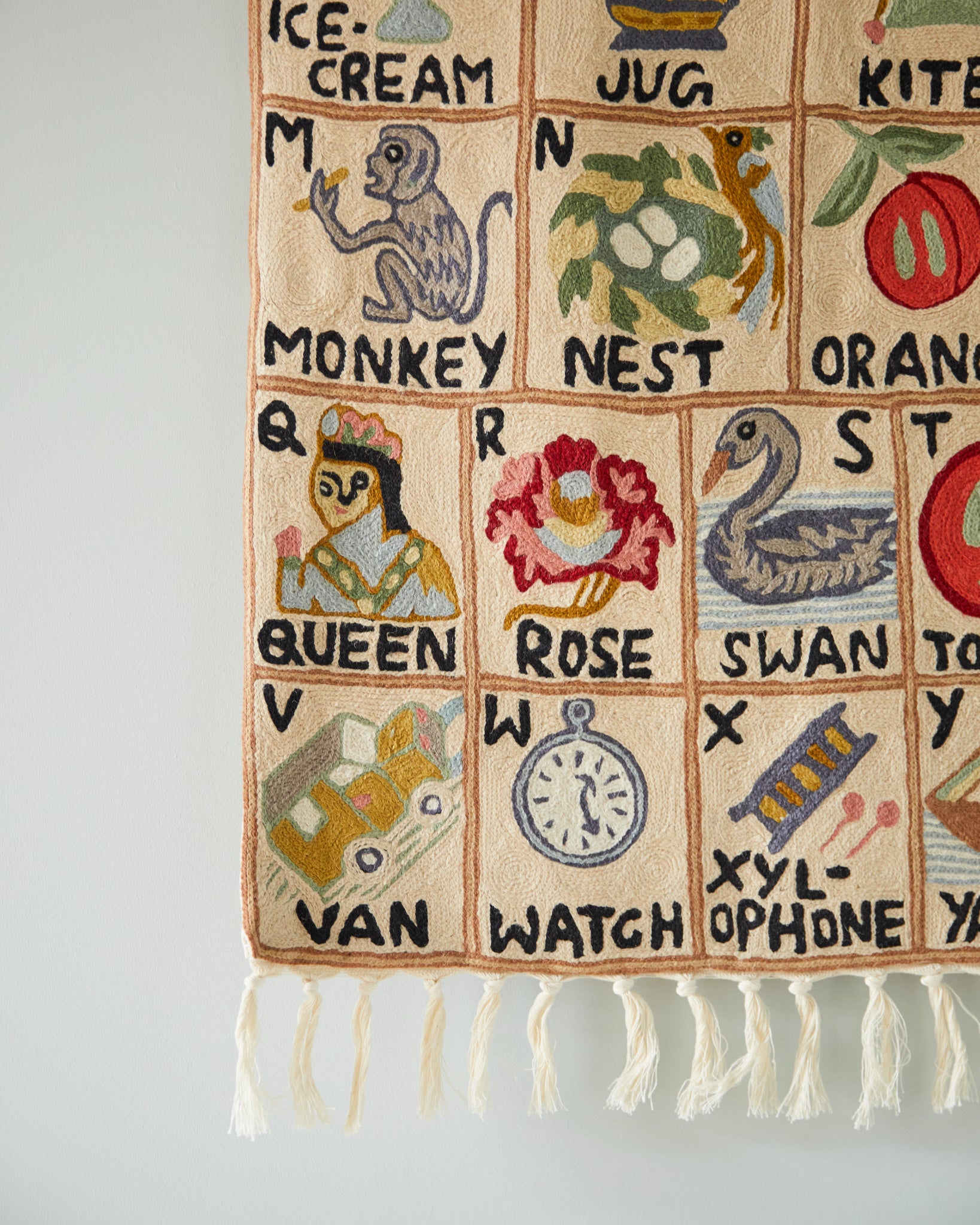 Alphabet tapestry, Suru (portrait)