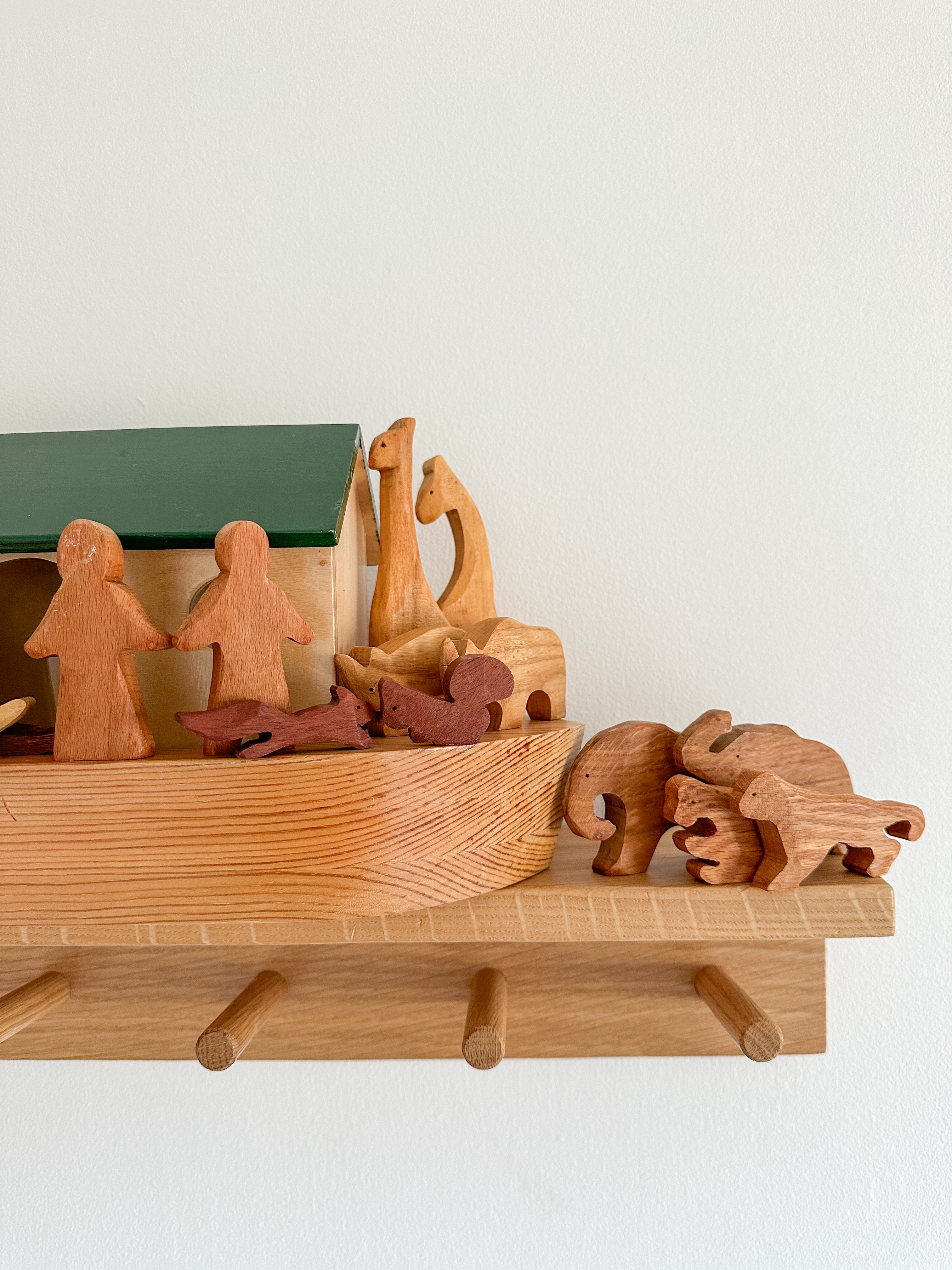 Vintage wooden Noah’s Ark toy set with green roof - Moppet