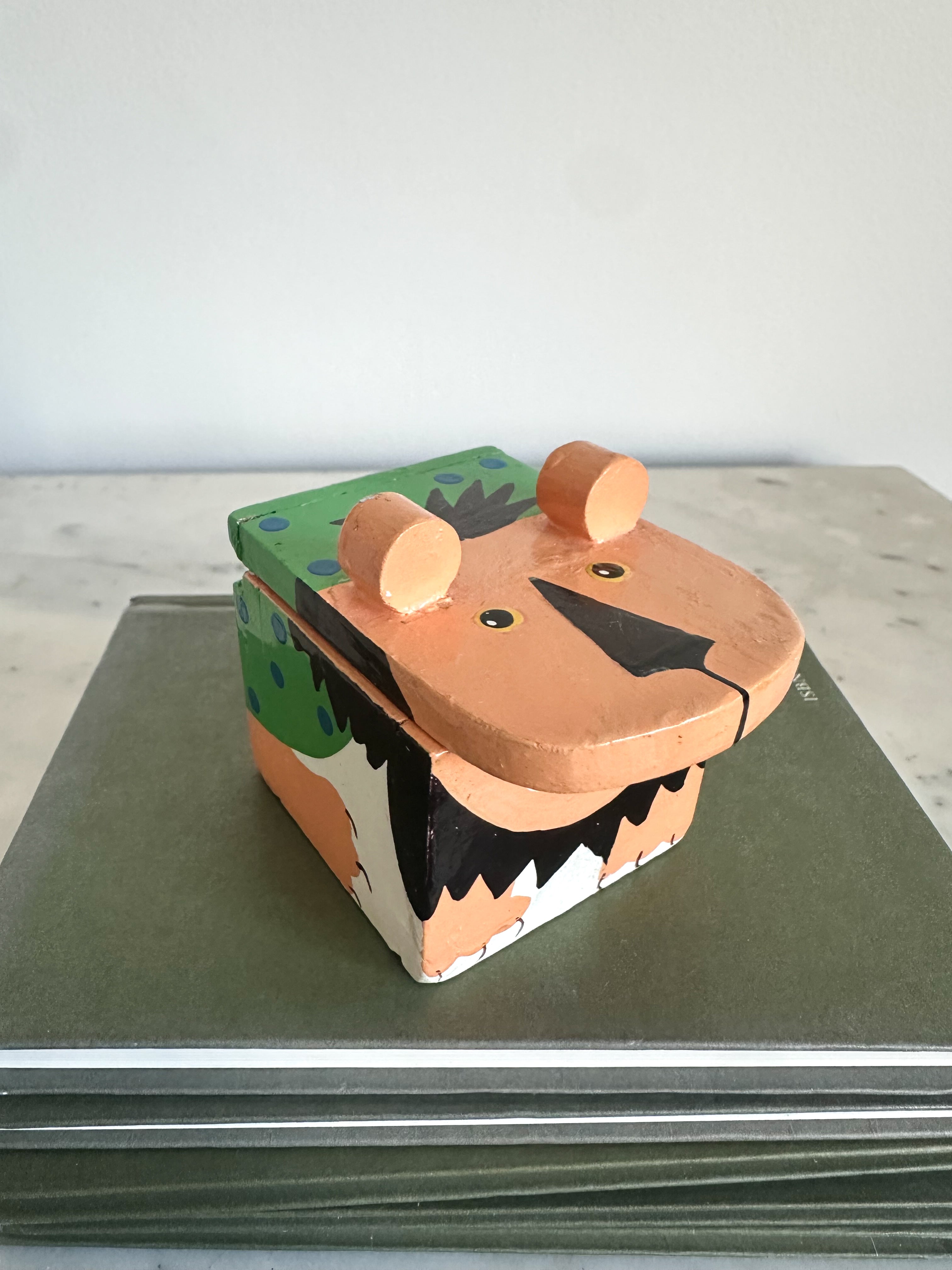 Vintage Italian wooden handpainted Lion trinket/ jewellery/treasure box, by Sevi 1831