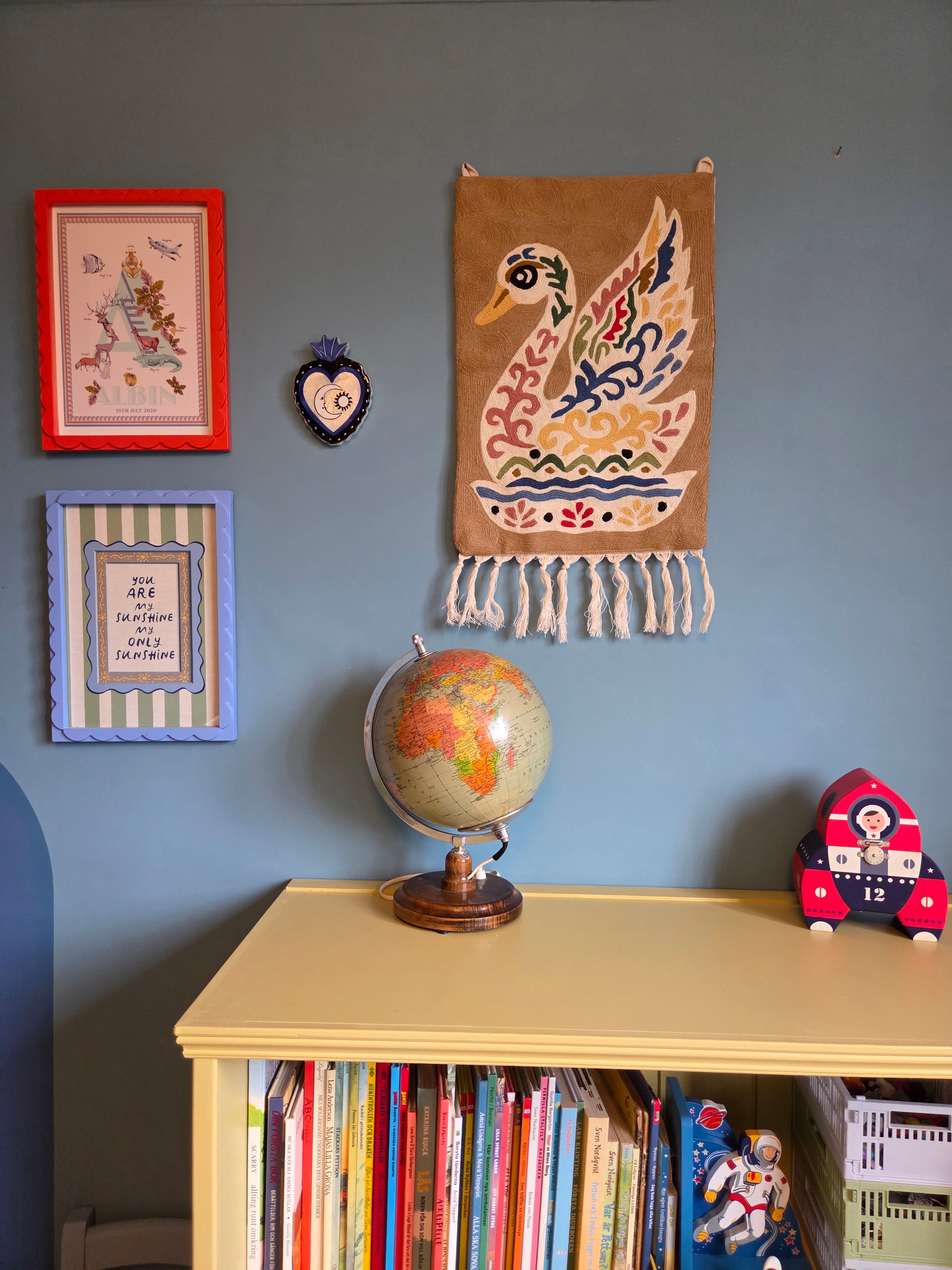 Handmade folk art Swan crewel wall hanging tapestry | Sumbal - Moppet