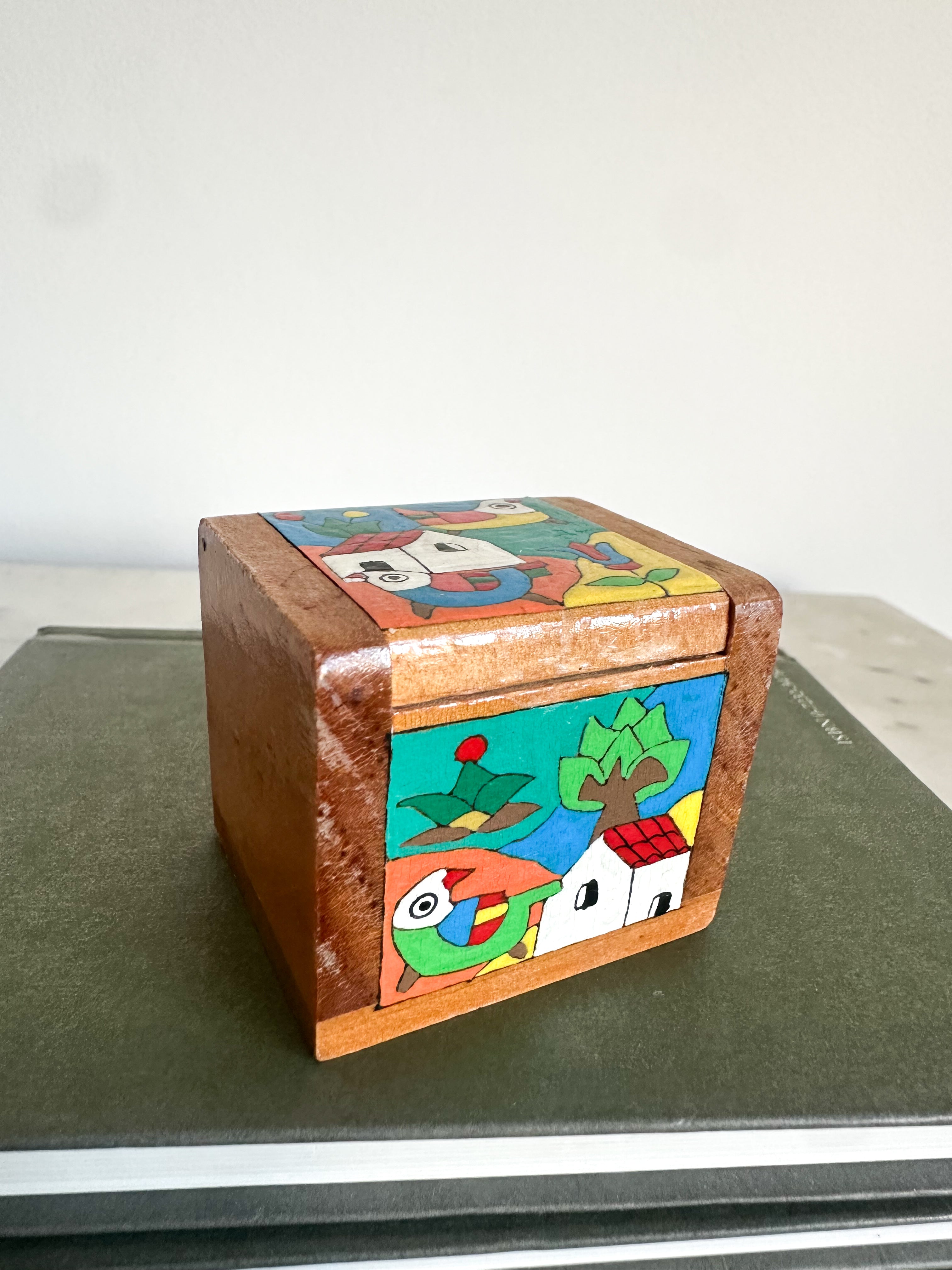 Vintage El Salvador wooden handpainted trinket/ jewellery/treasure box