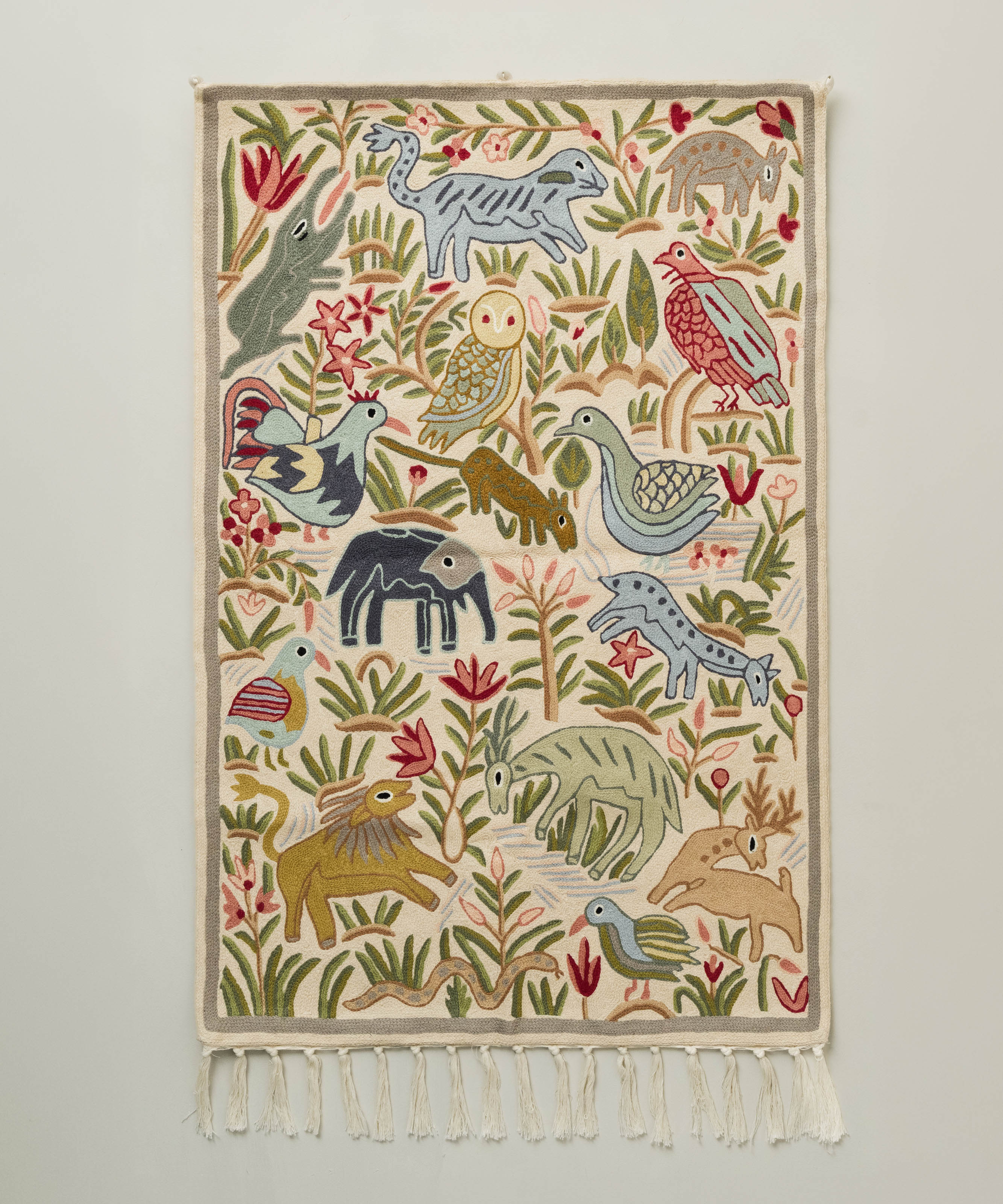 Jungle tapestry, Suru (portrait)