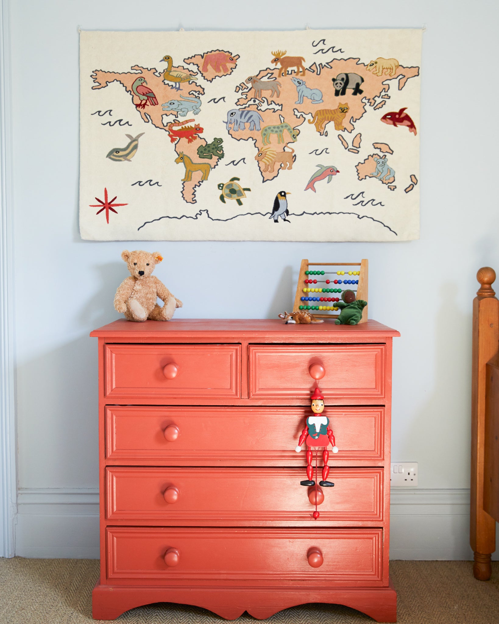 World Map tapestry, Sumbal