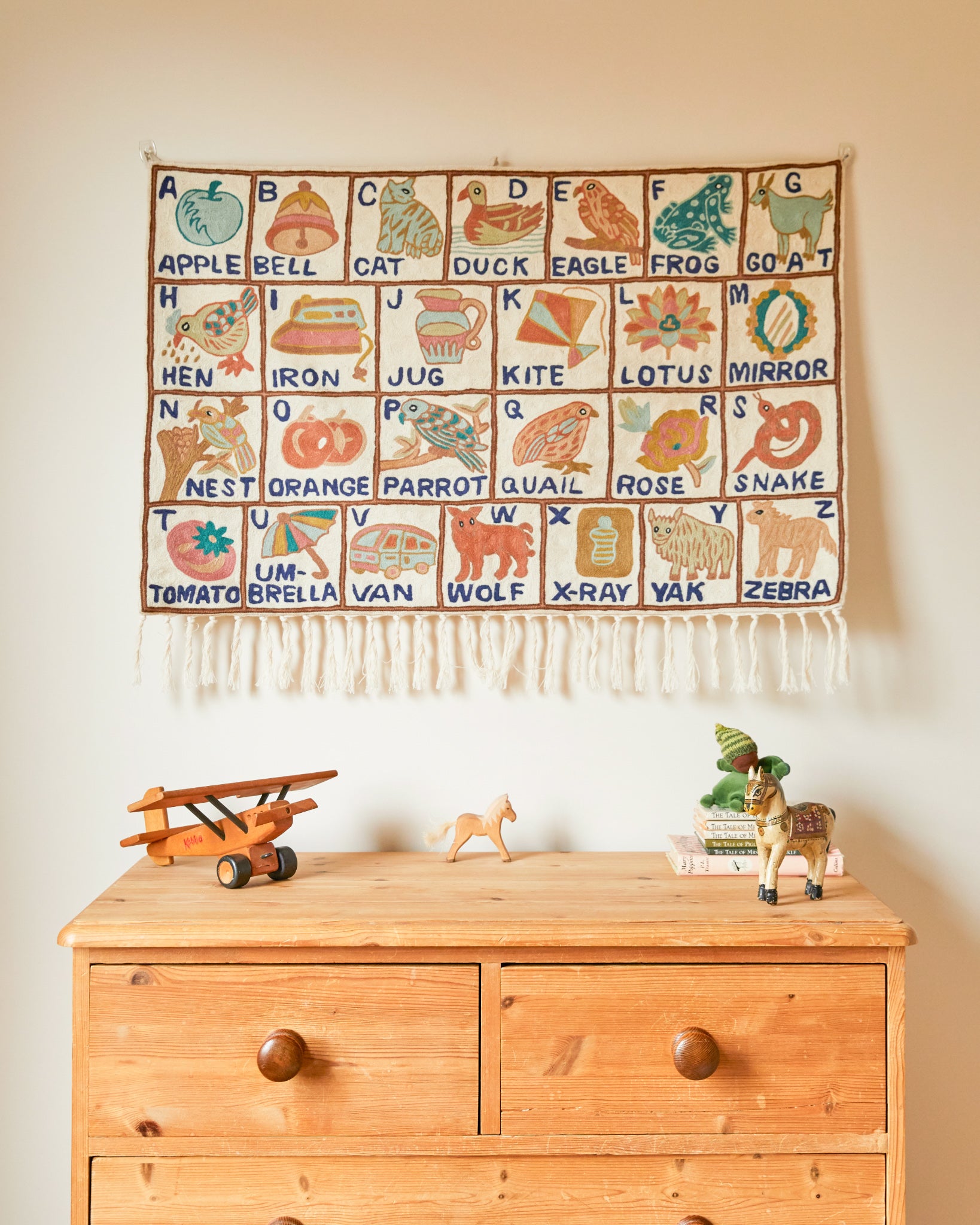 Alphabet tapestry, Tarsar