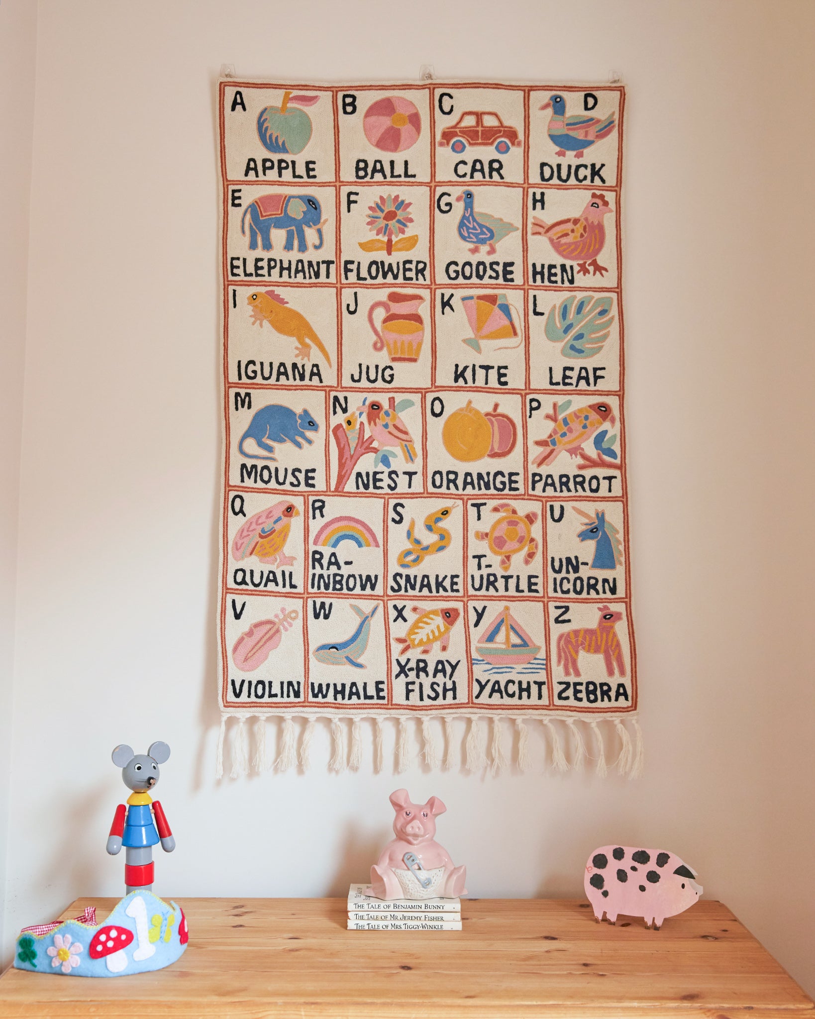 Alphabet tapestry, Aru
