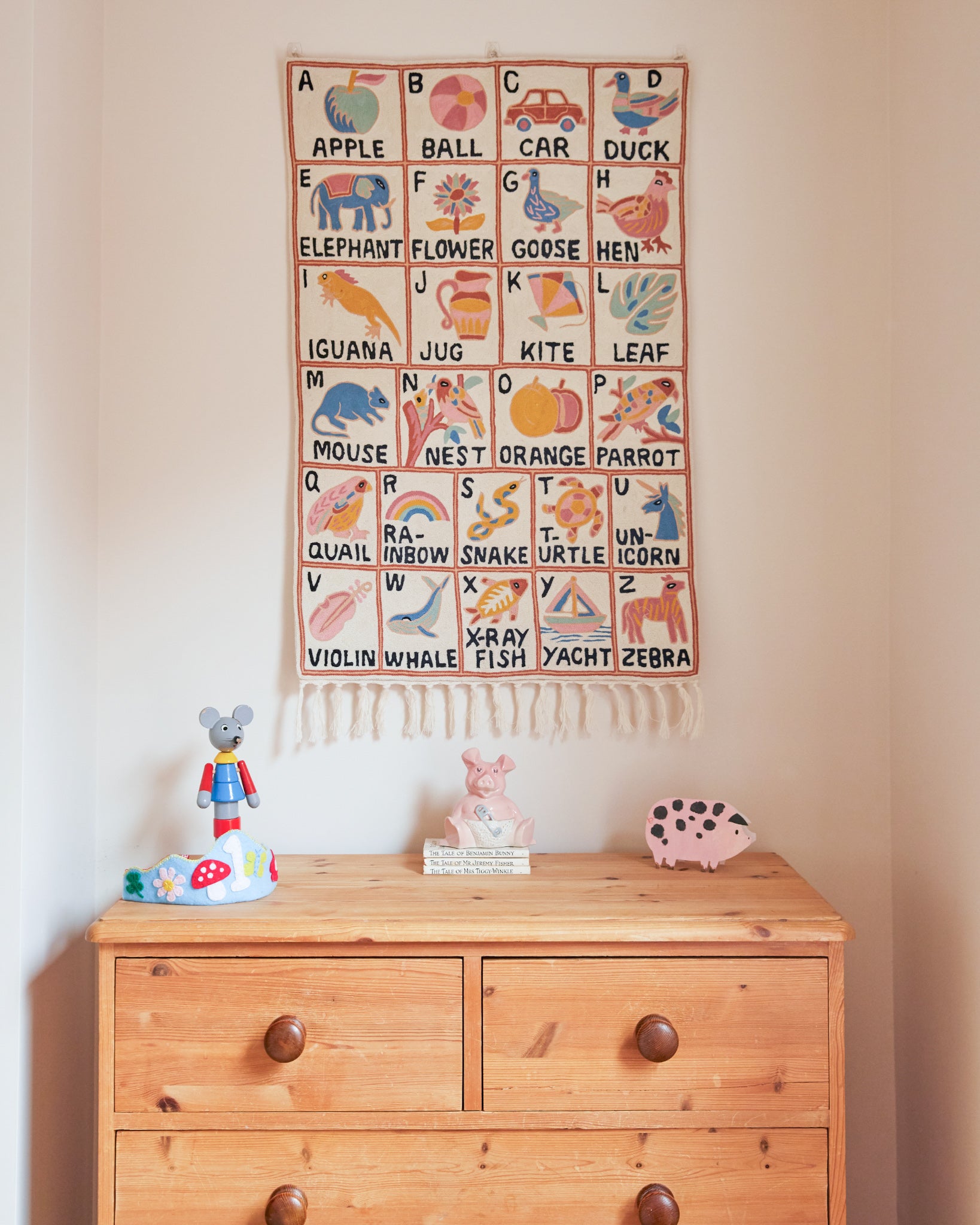 Alphabet tapestry, Aru