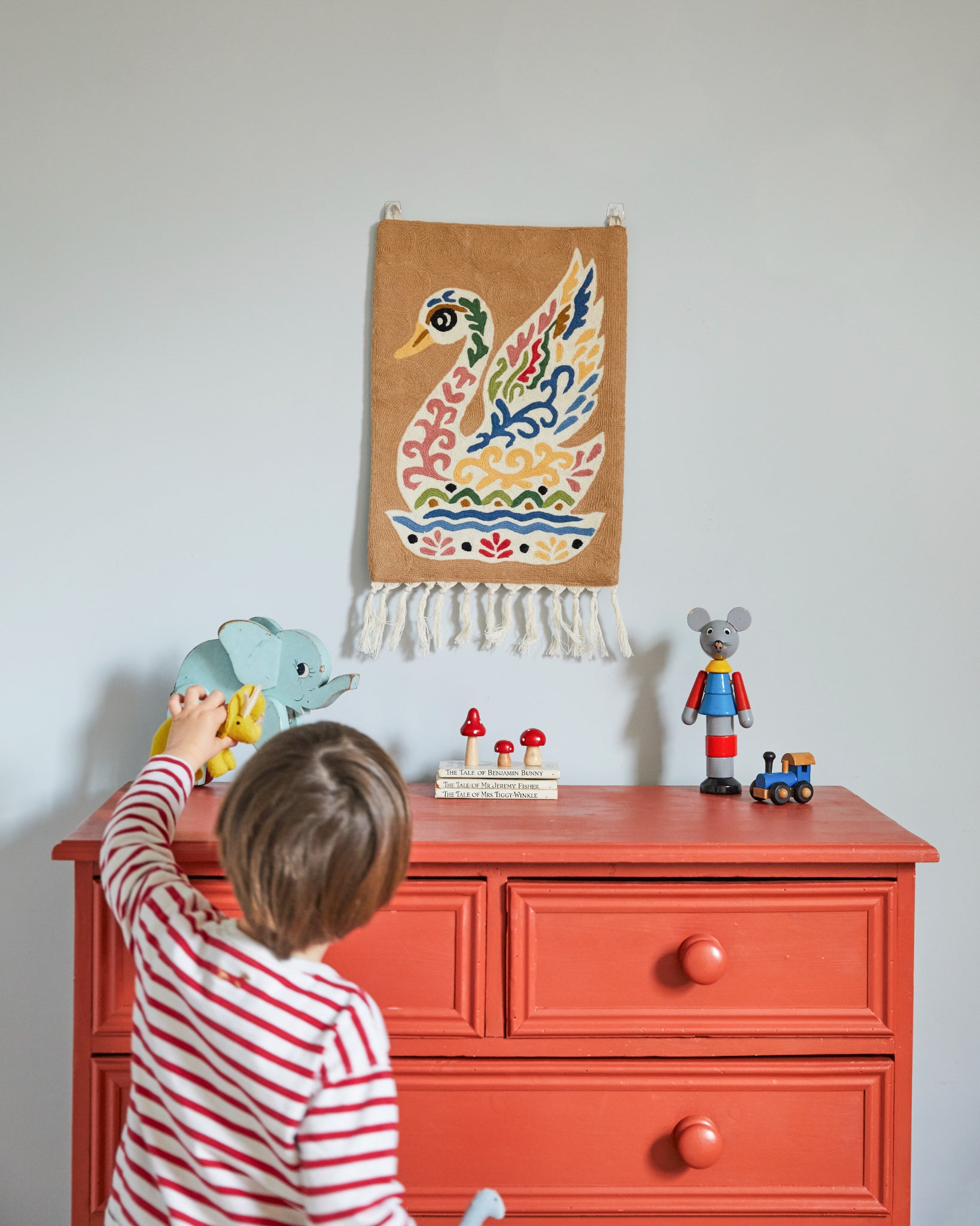 Swan tapestry, Sumbal