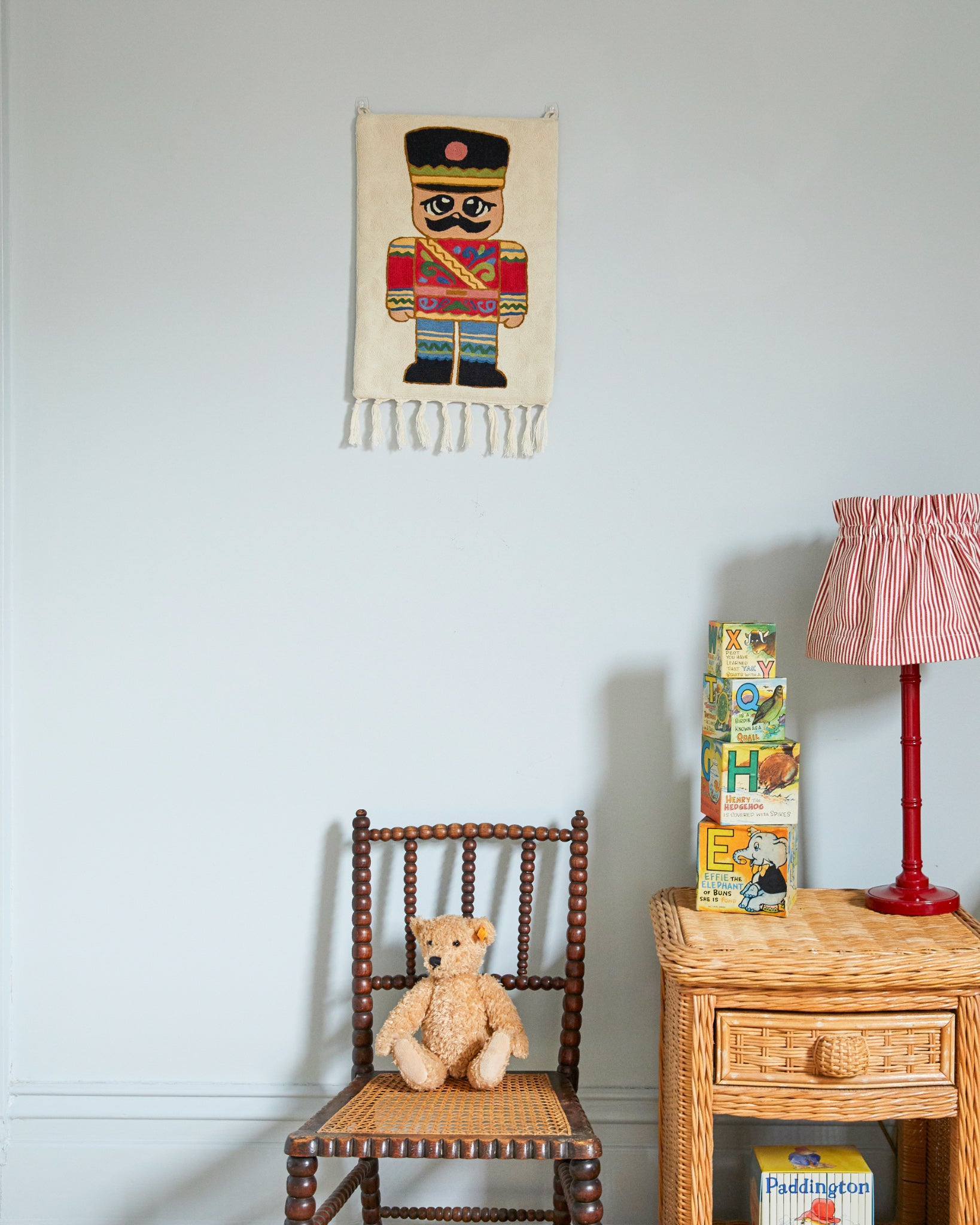 Toy Soldier tapestry, Sumbal