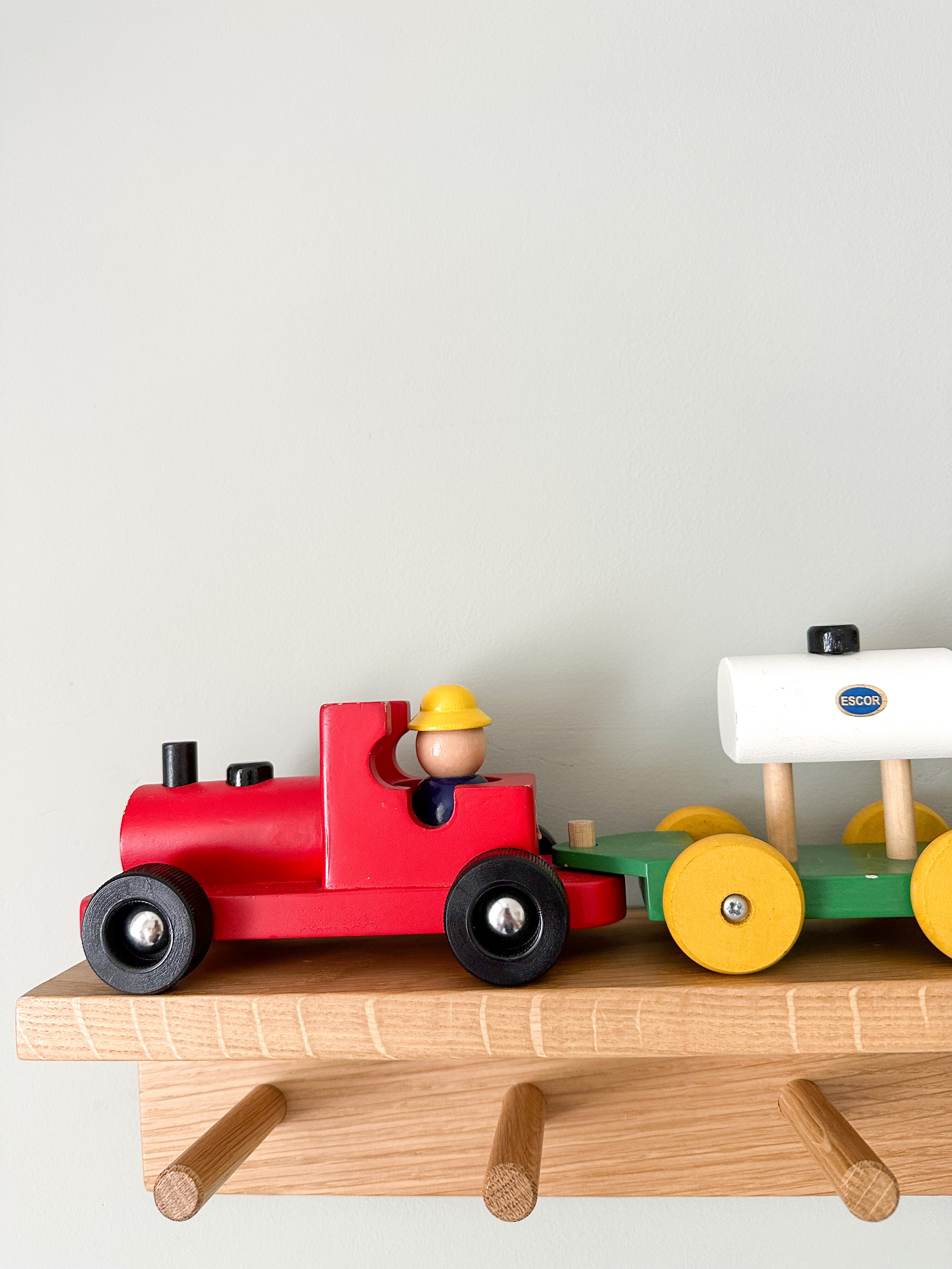 Vintage 1950s wooden train, by Escor, British made - Moppet