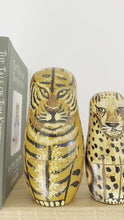 Load and play video in Gallery viewer, Vintage wooden big cat nesting Russian Matryoshka dolls with tiger, leopard, puma/panther, cheetah
