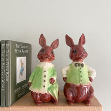 Load image into Gallery viewer, Vintage pair of ceramic Easter bunnies / rabbits - Moppet
