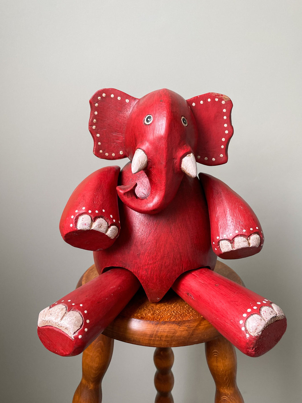 Vintage handmade solid-wood sitting elephant - Moppet