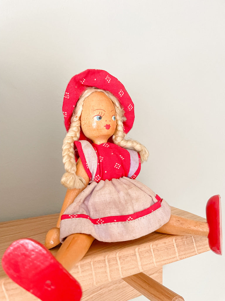 Vintage 1950s Polish wooden hand-painted Joli peg doll - Moppet