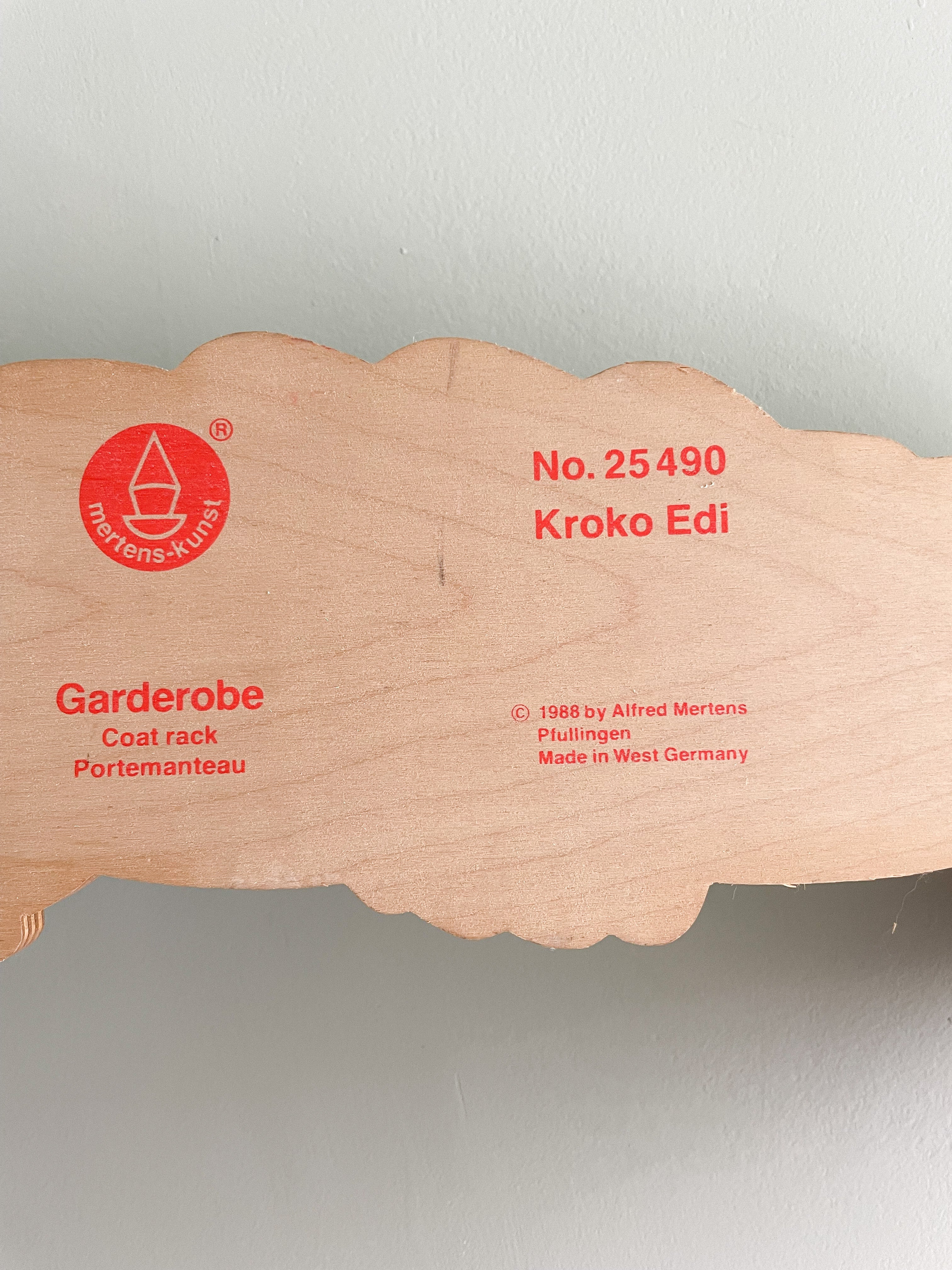 Vintage 1980s German wooden peg rail coat hook with green crocodile design, by Mertens Kunst - Moppet